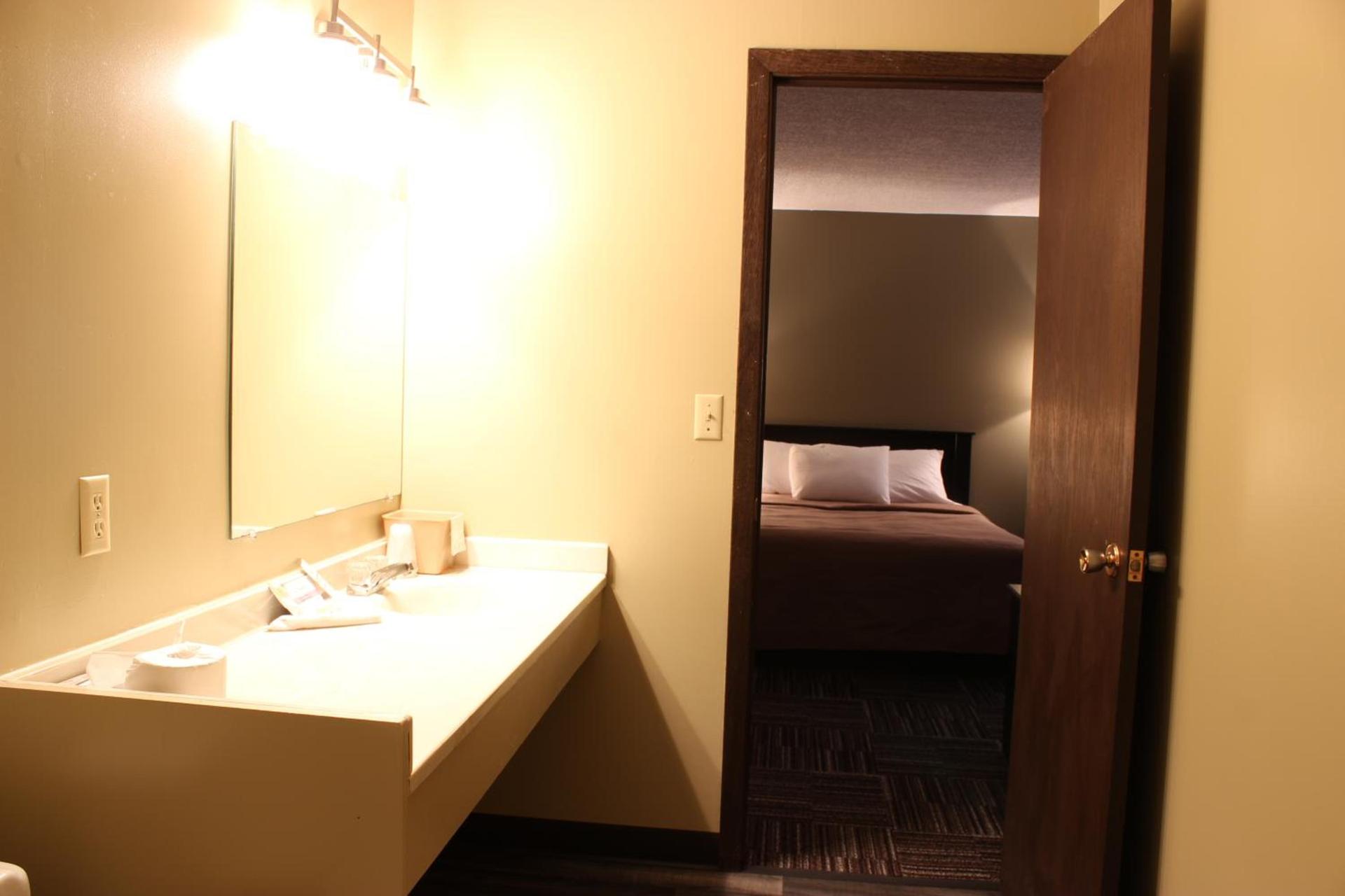 Sunlac Inn Devils Lake photo 18