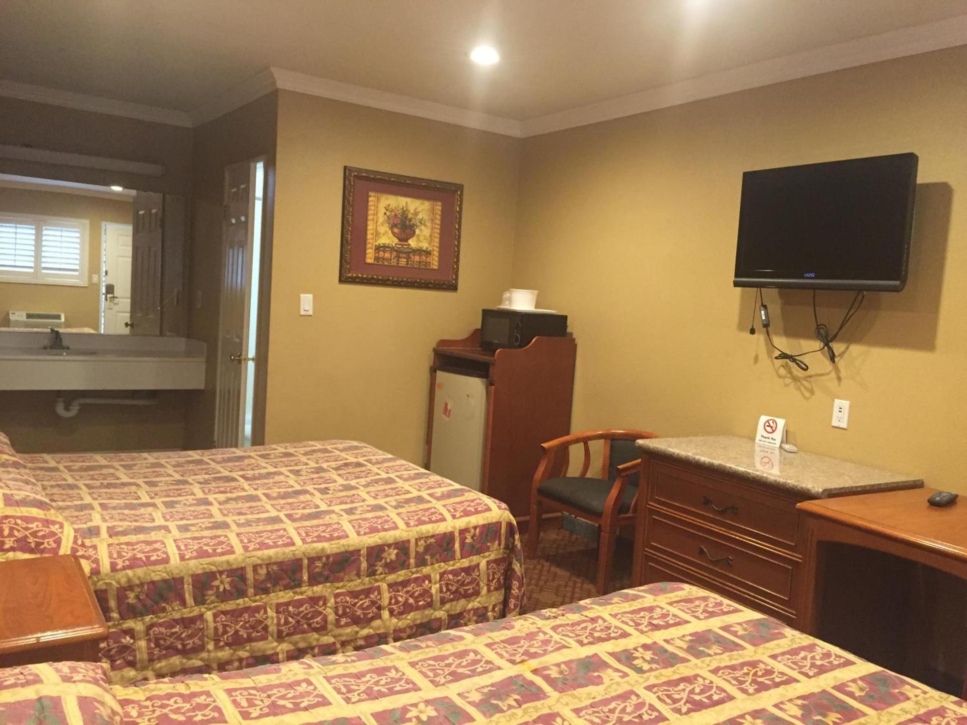 Beverly Inn photo 27