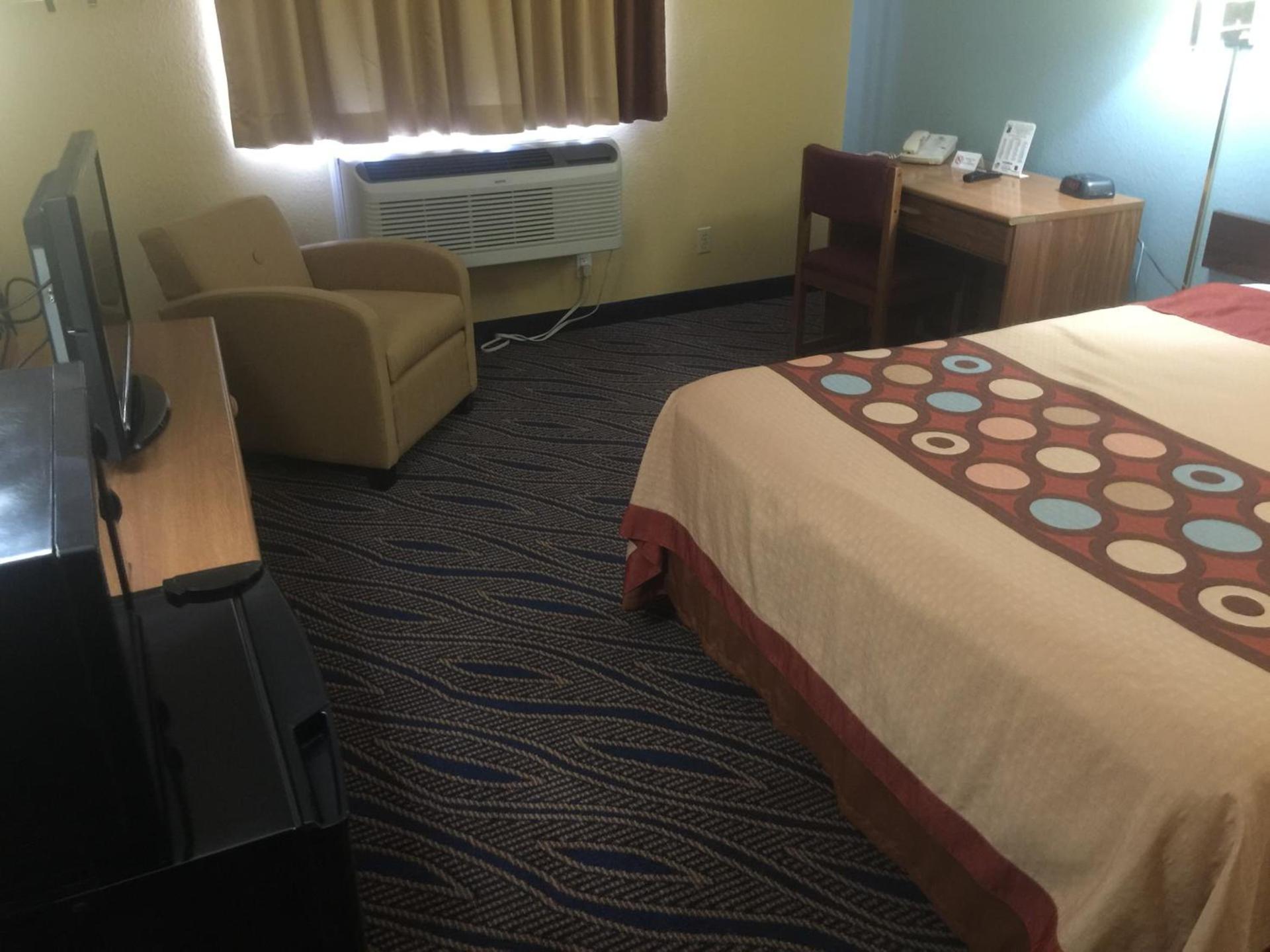 Super 8 by Wyndham Cedar City photo 32