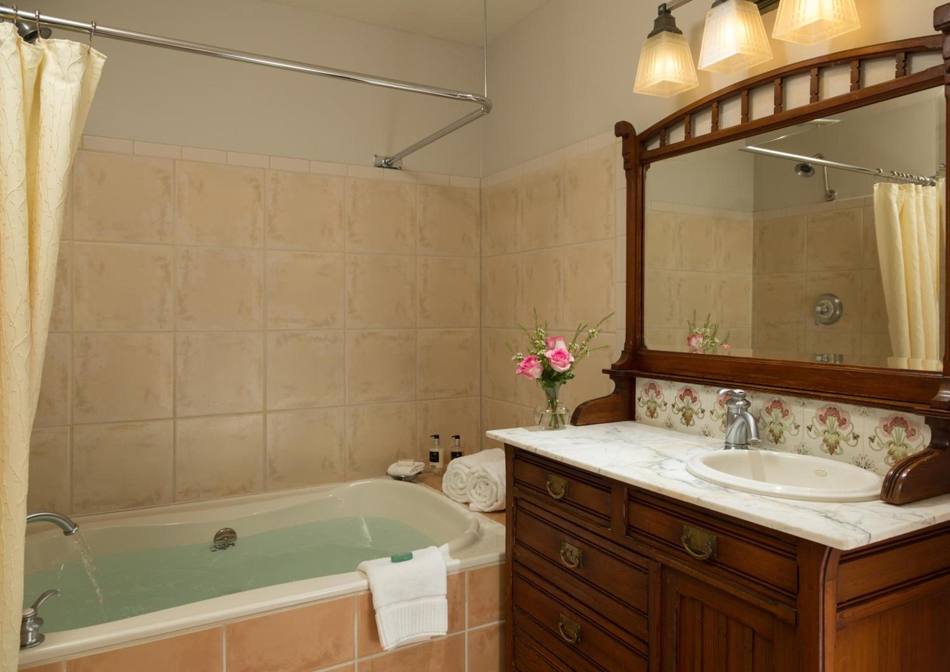 Lookout Point Lakeside Inn photo 35