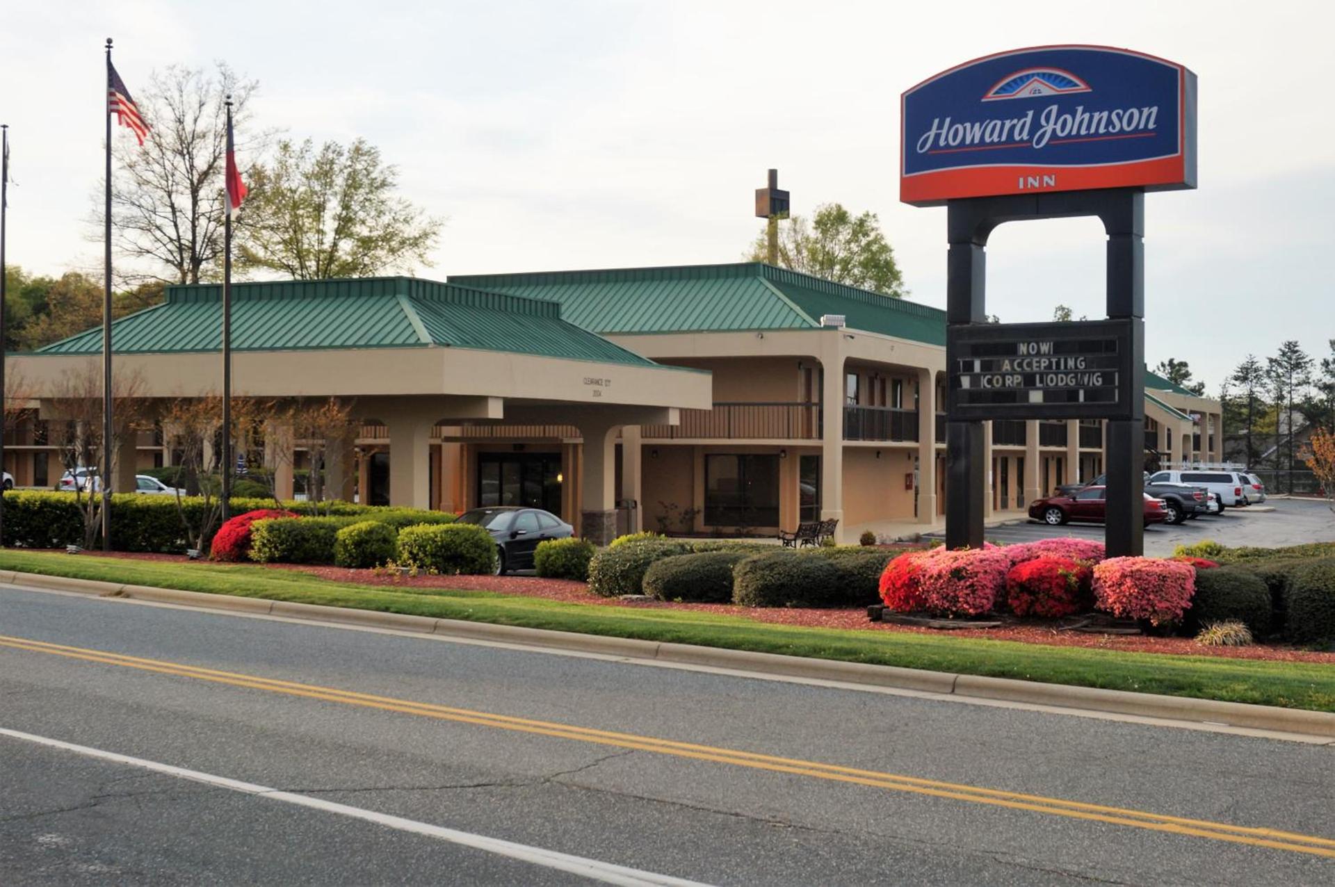Howard Johnson by Wyndham Greensboro Near the Coliseum photo 90