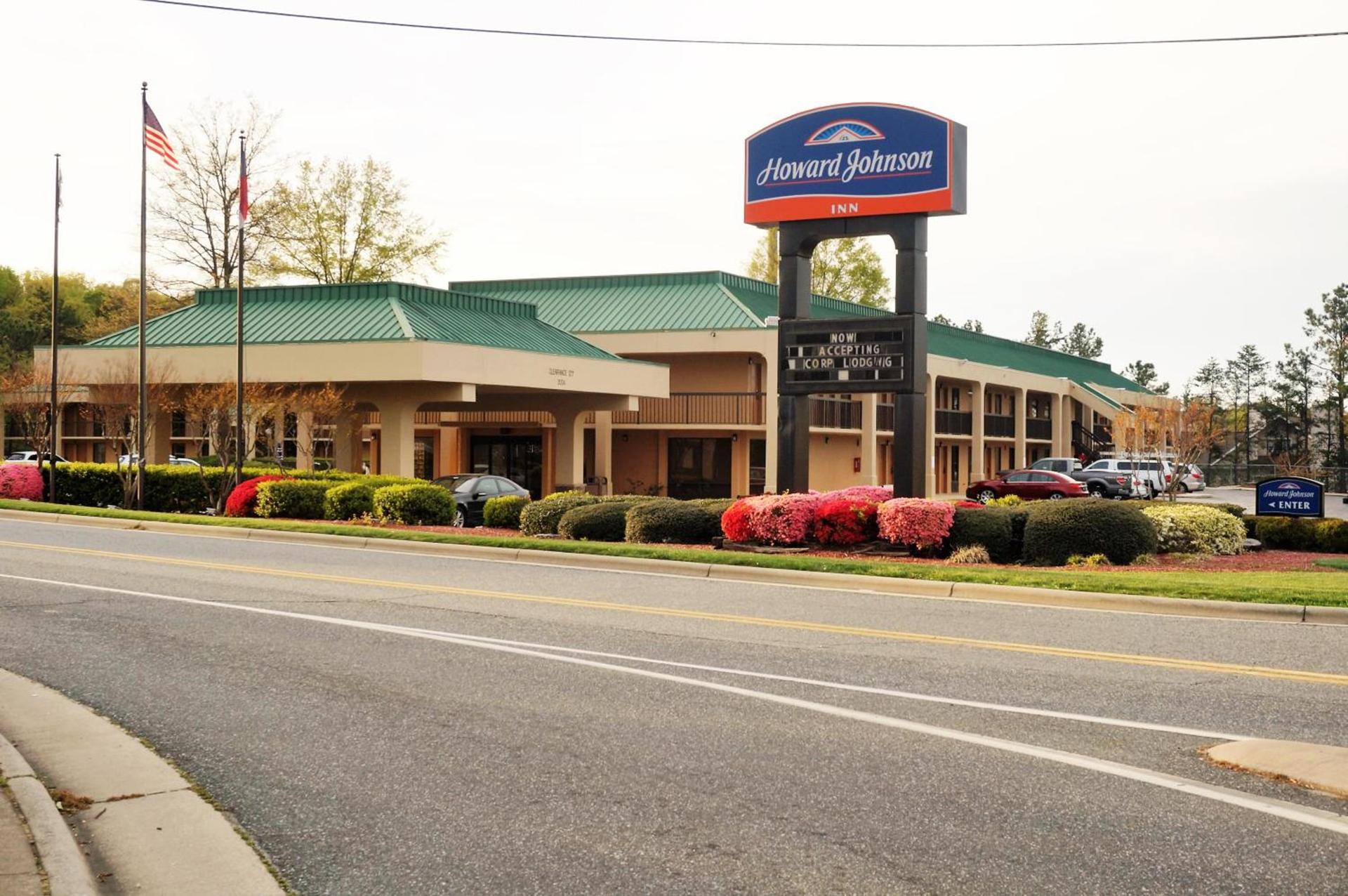 Howard Johnson by Wyndham Greensboro Near the Coliseum photo 82
