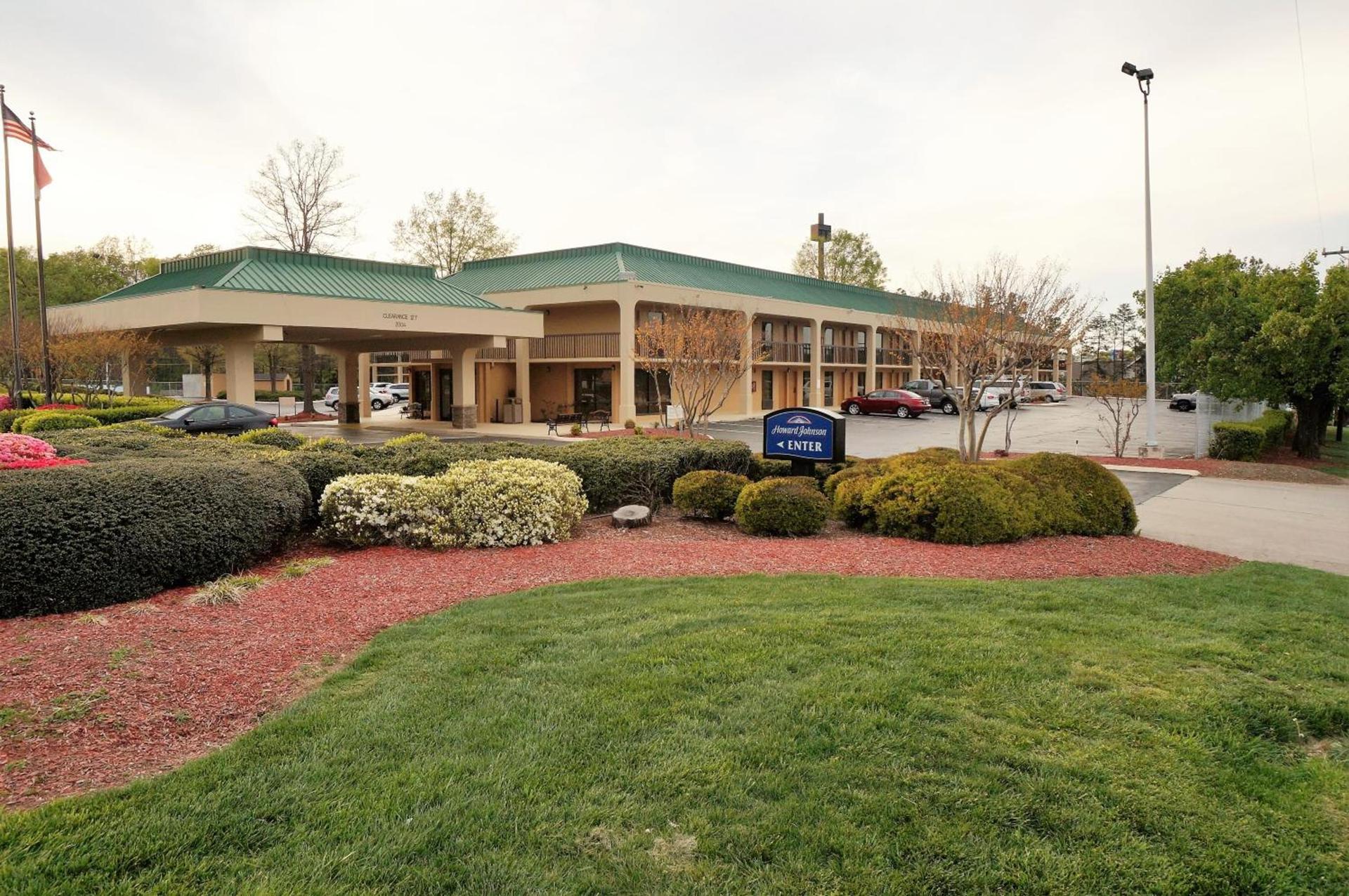 Howard Johnson by Wyndham Greensboro Near the Coliseum photo 69