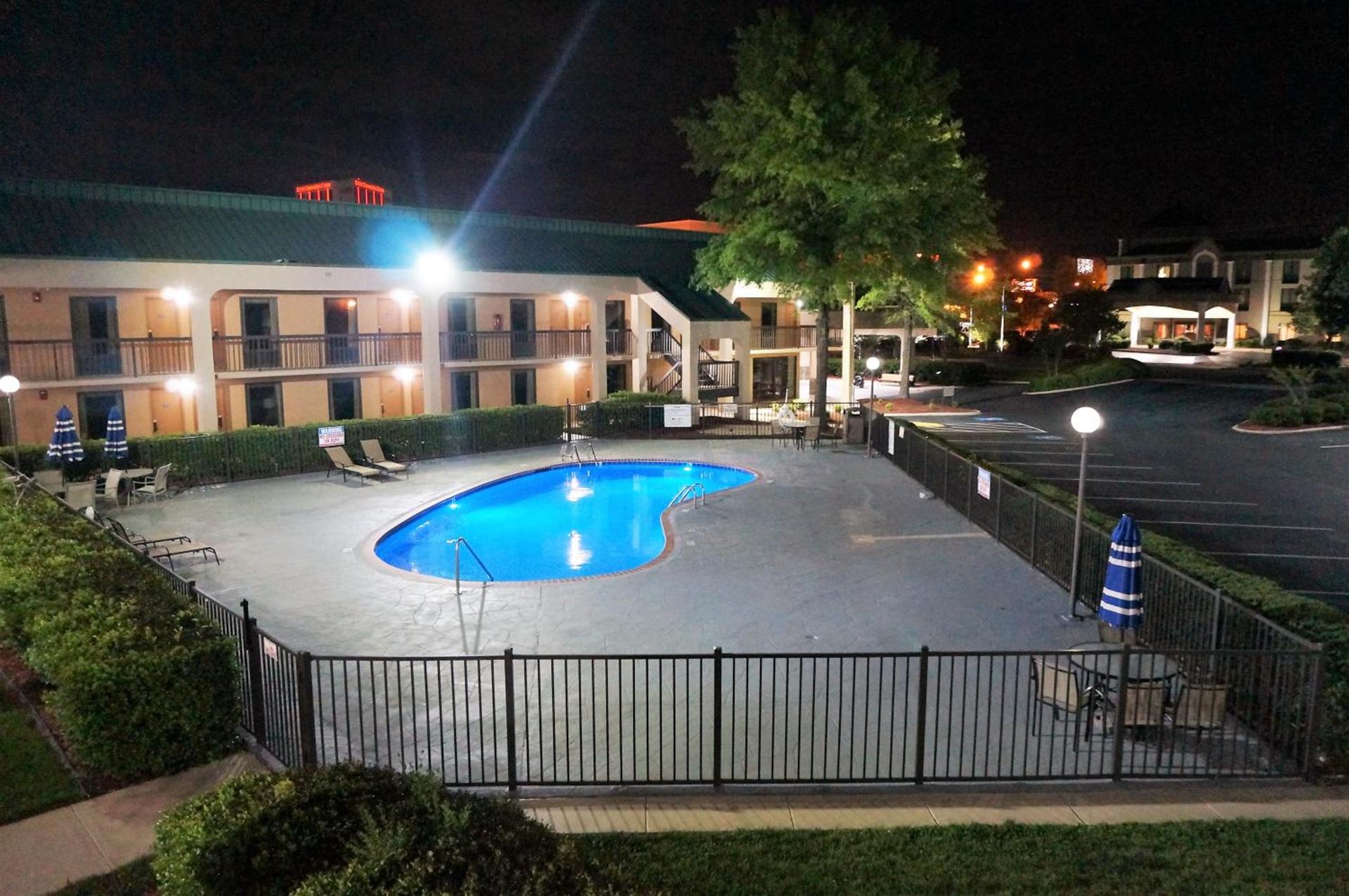 Howard Johnson by Wyndham Greensboro Near the Coliseum photo 81
