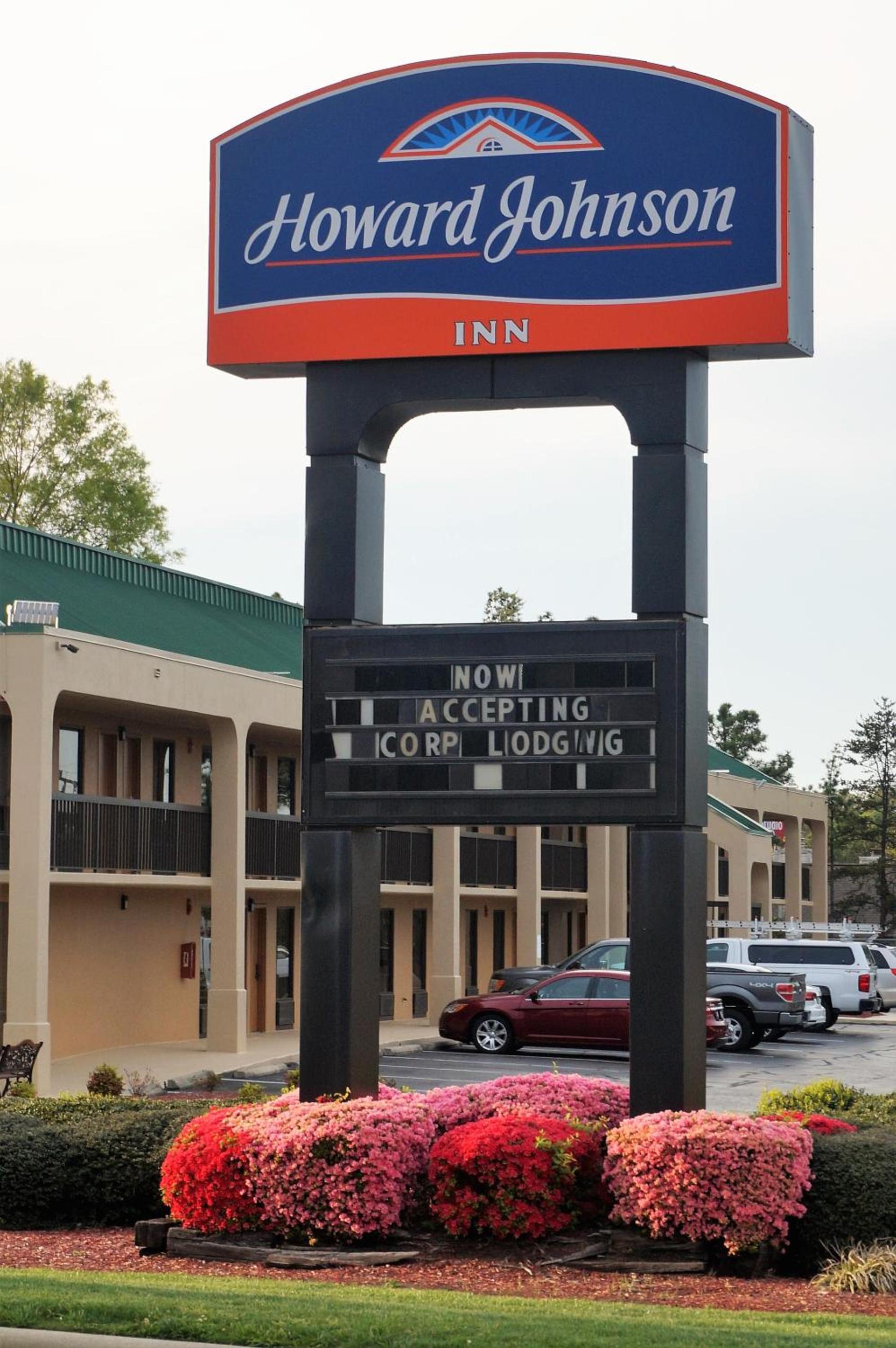 Howard Johnson by Wyndham Greensboro Near the Coliseum photo 73