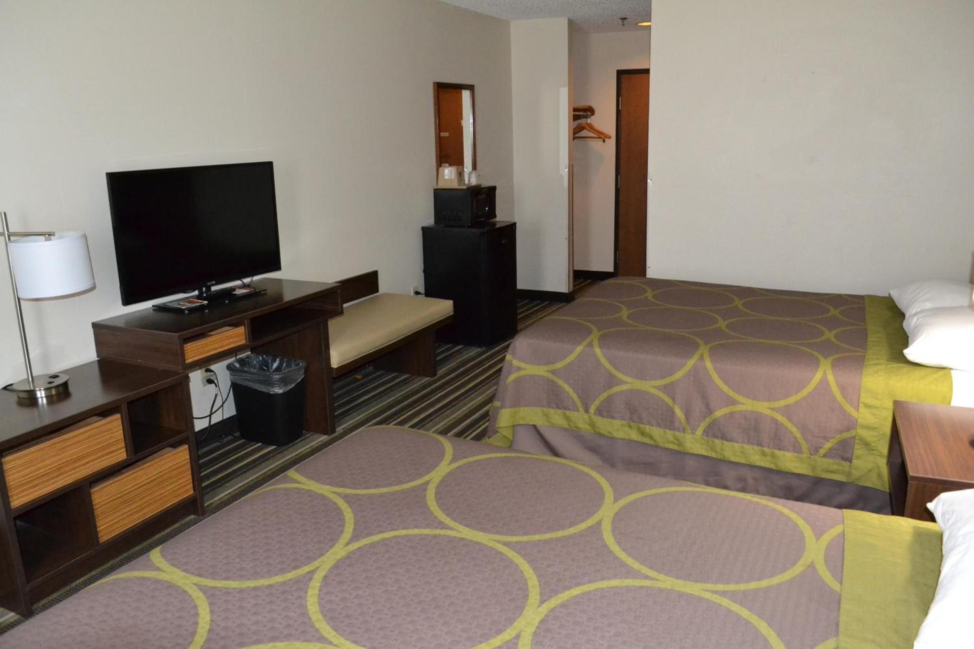 Super 8 by Wyndham Roswell photo 36