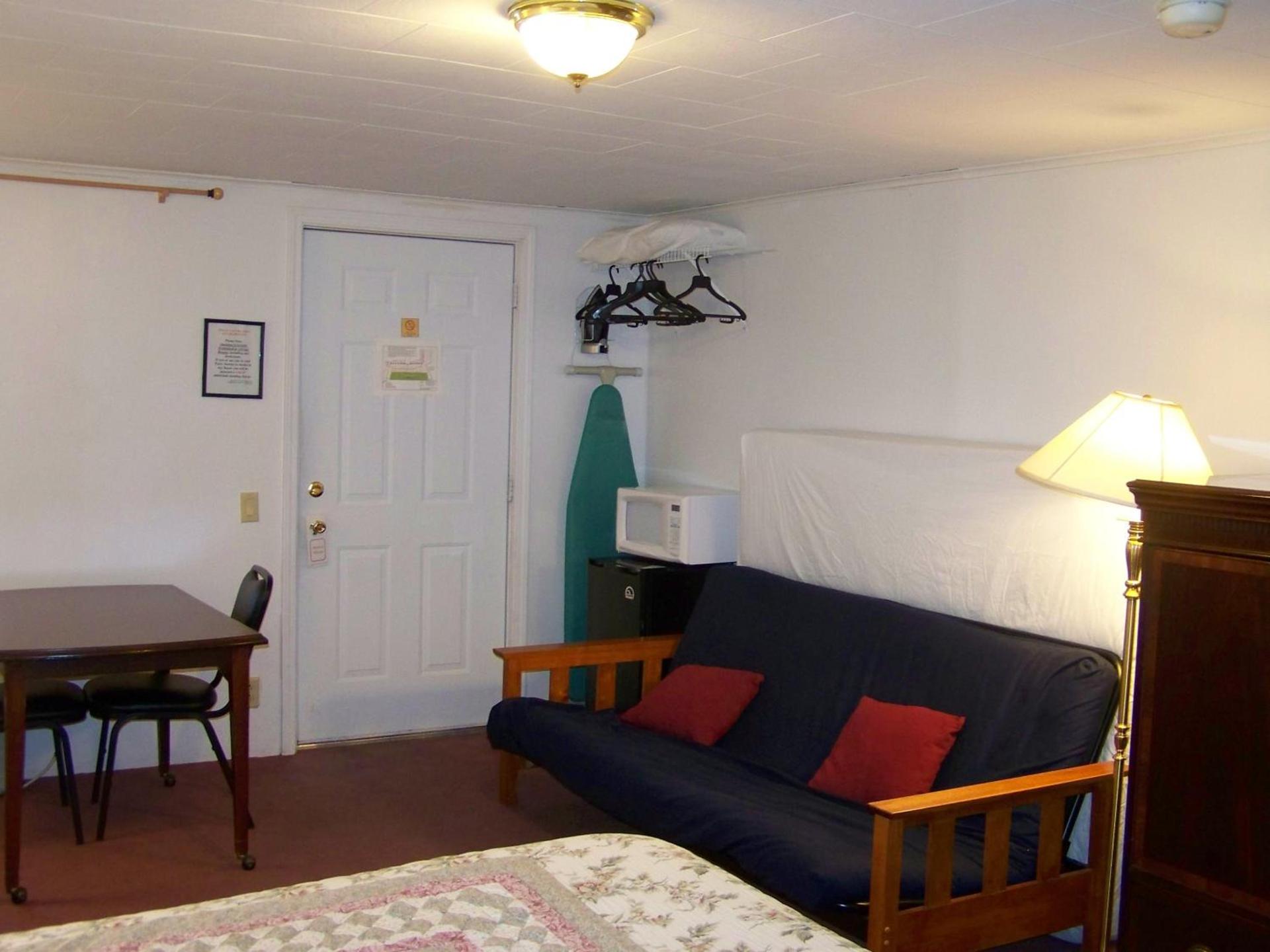 Golden Knight Inn and Suites photo 74