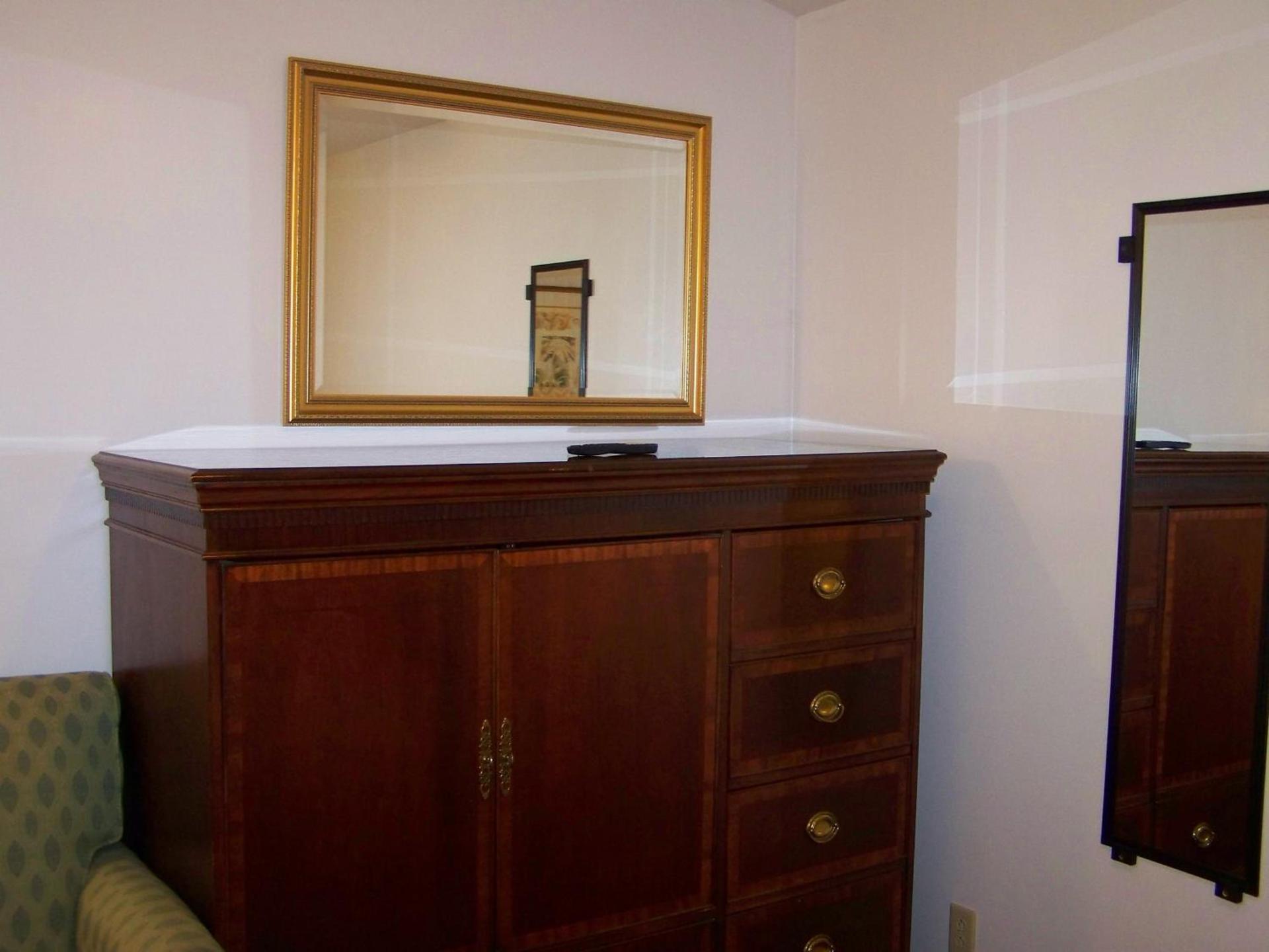 Golden Knight Inn and Suites photo 76