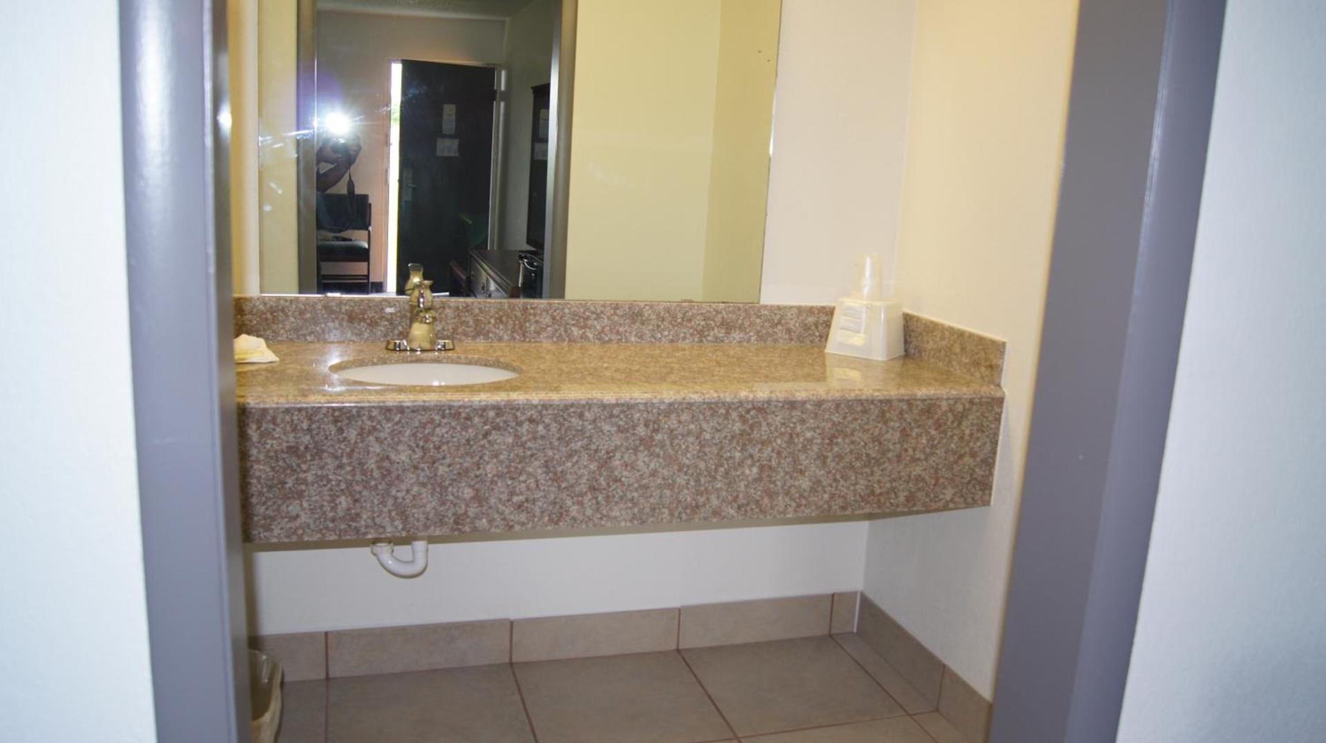 Executive Inn photo 5