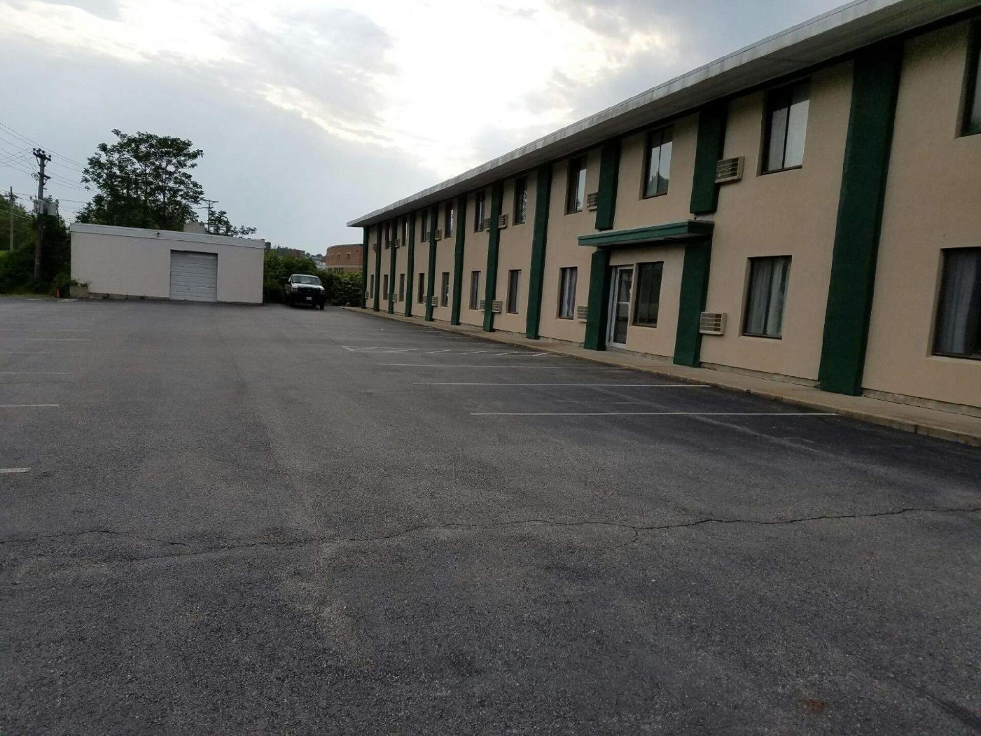 Woonsocket Motor Inn photo 8