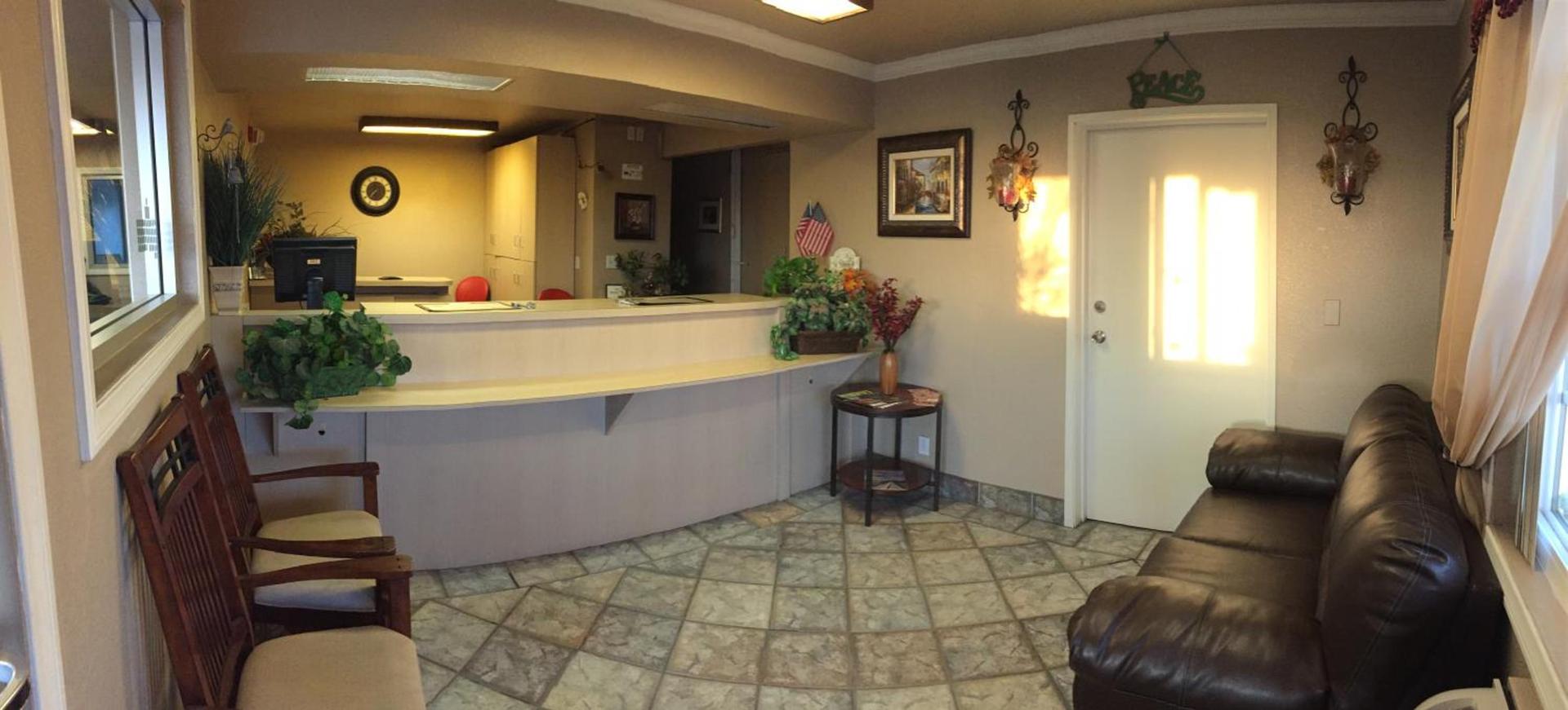 Hilltop Inn & Suites photo 2