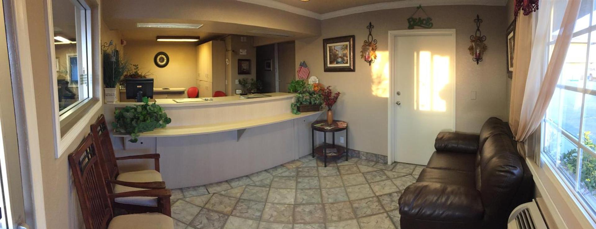Hilltop Inn & Suites photo 3
