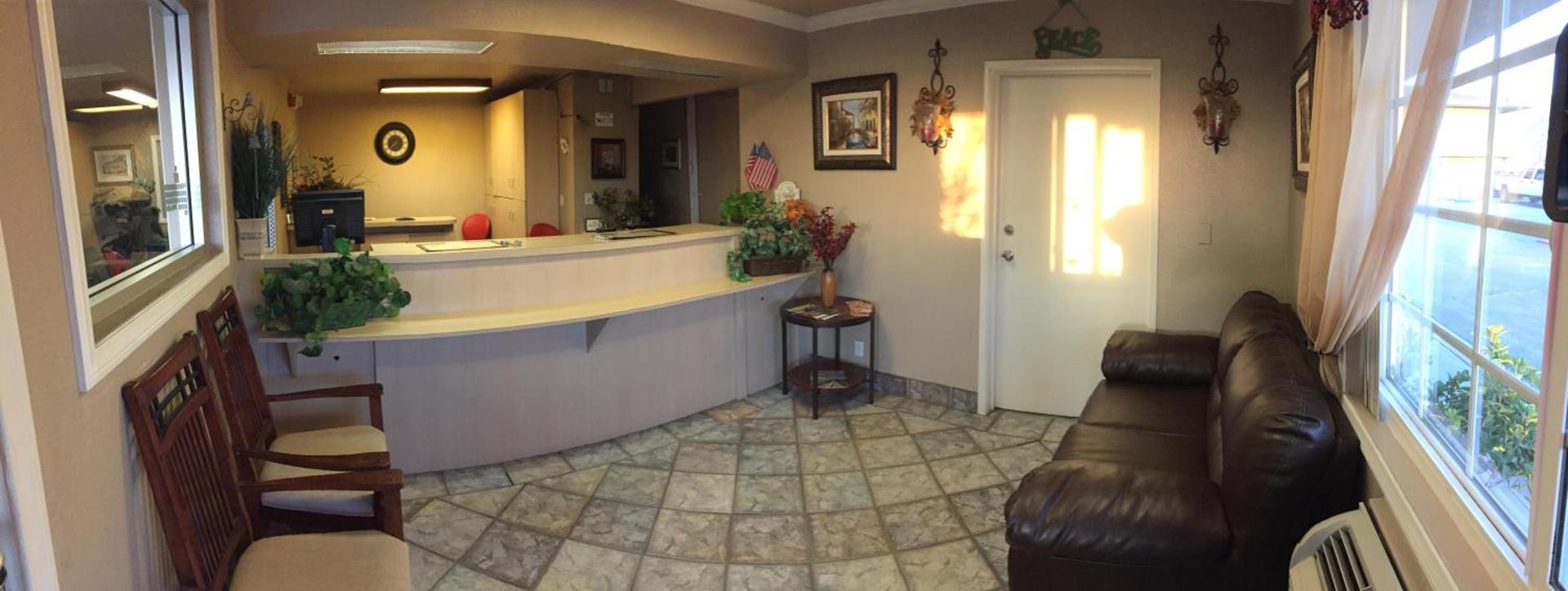 Hilltop Inn & Suites photo 4