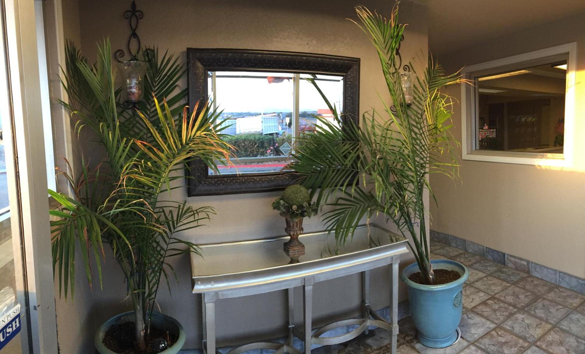 Hilltop Inn & Suites photo 8