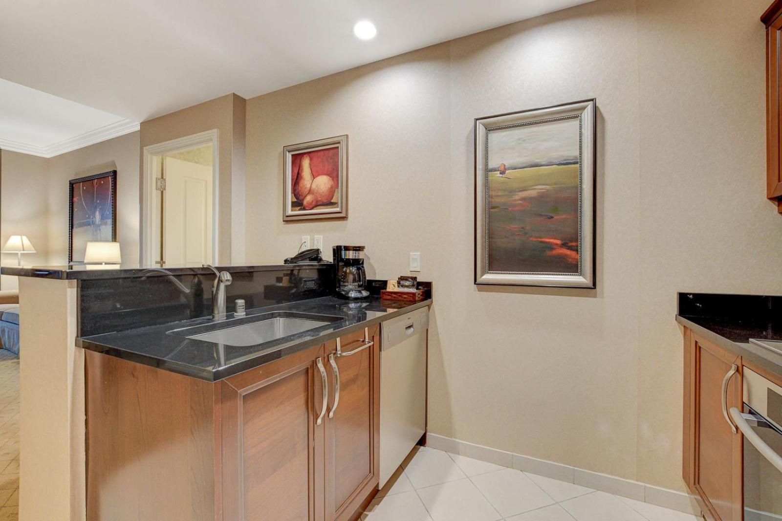 Lumiere Suite at MGM Signature Tower 1 with Balcony 5 MIN WALK FROM F1 GRANDSTAND photo 48
