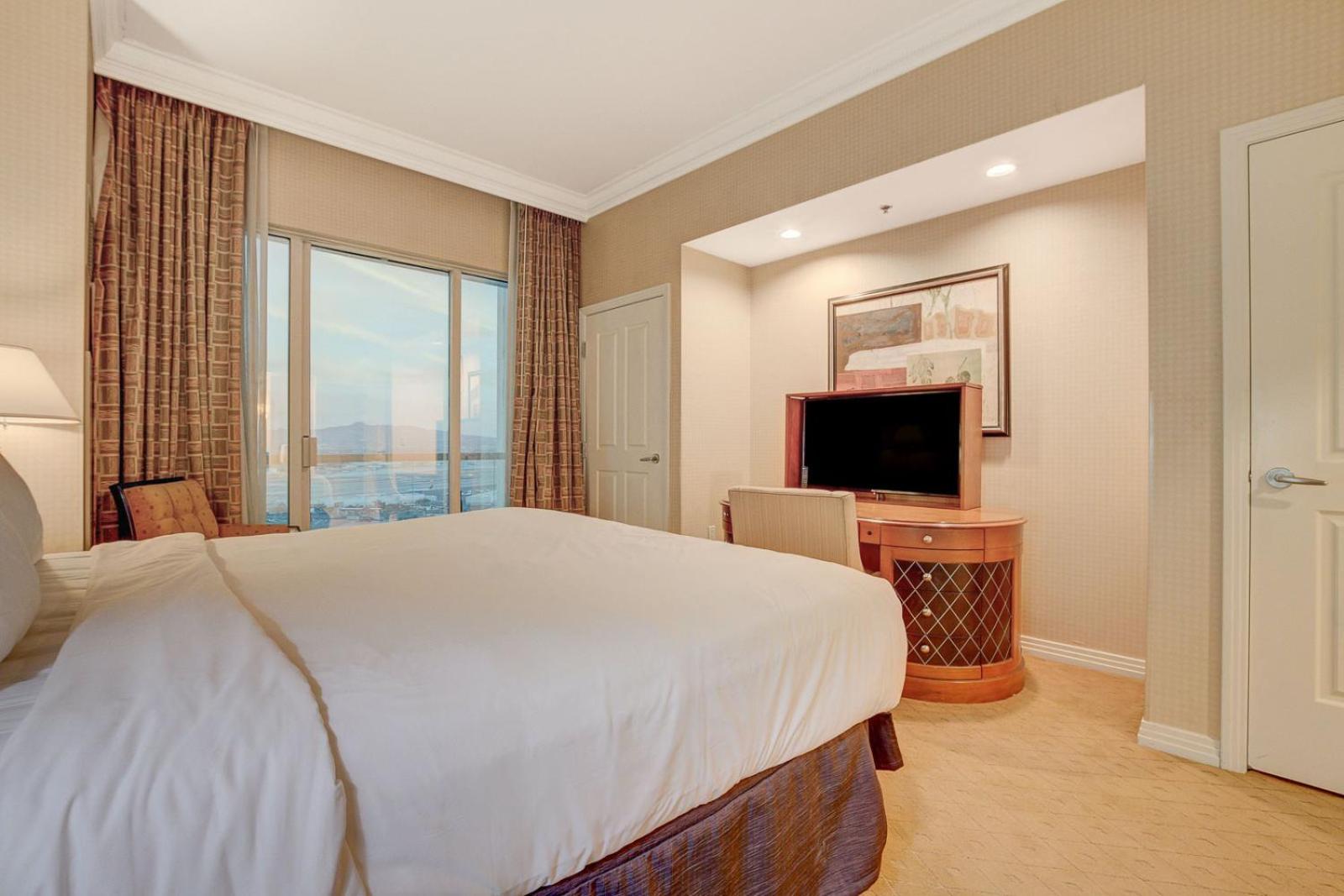 Lumiere Suite at MGM Signature Tower 1 with Balcony 5 MIN WALK FROM F1 GRANDSTAND photo 32
