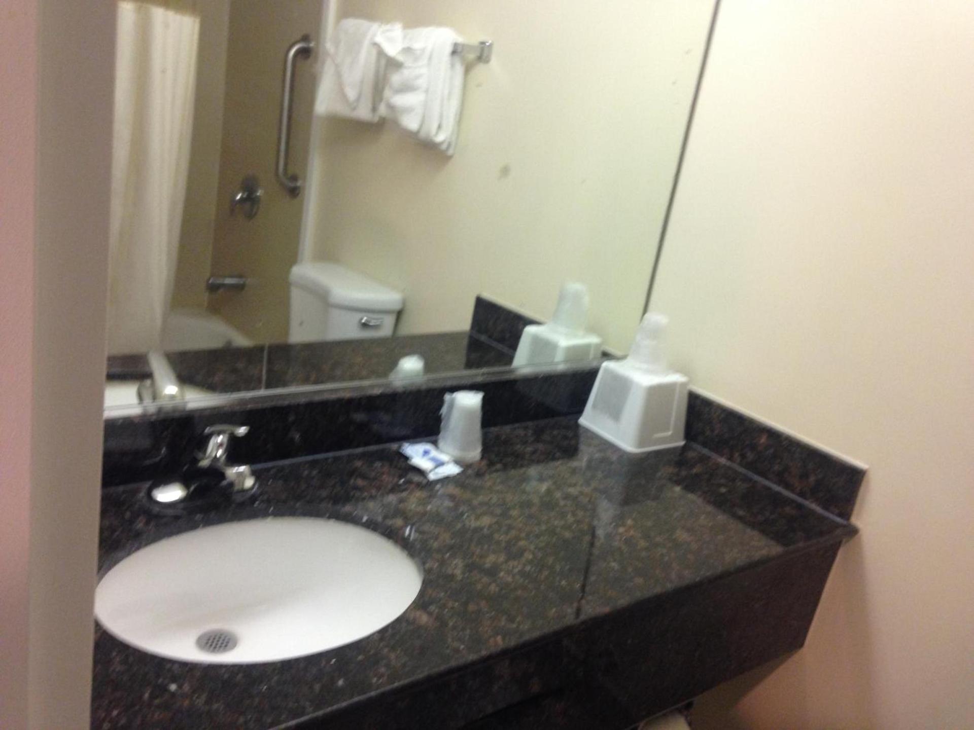 Red Carpet Inn - New Brunswick photo 10