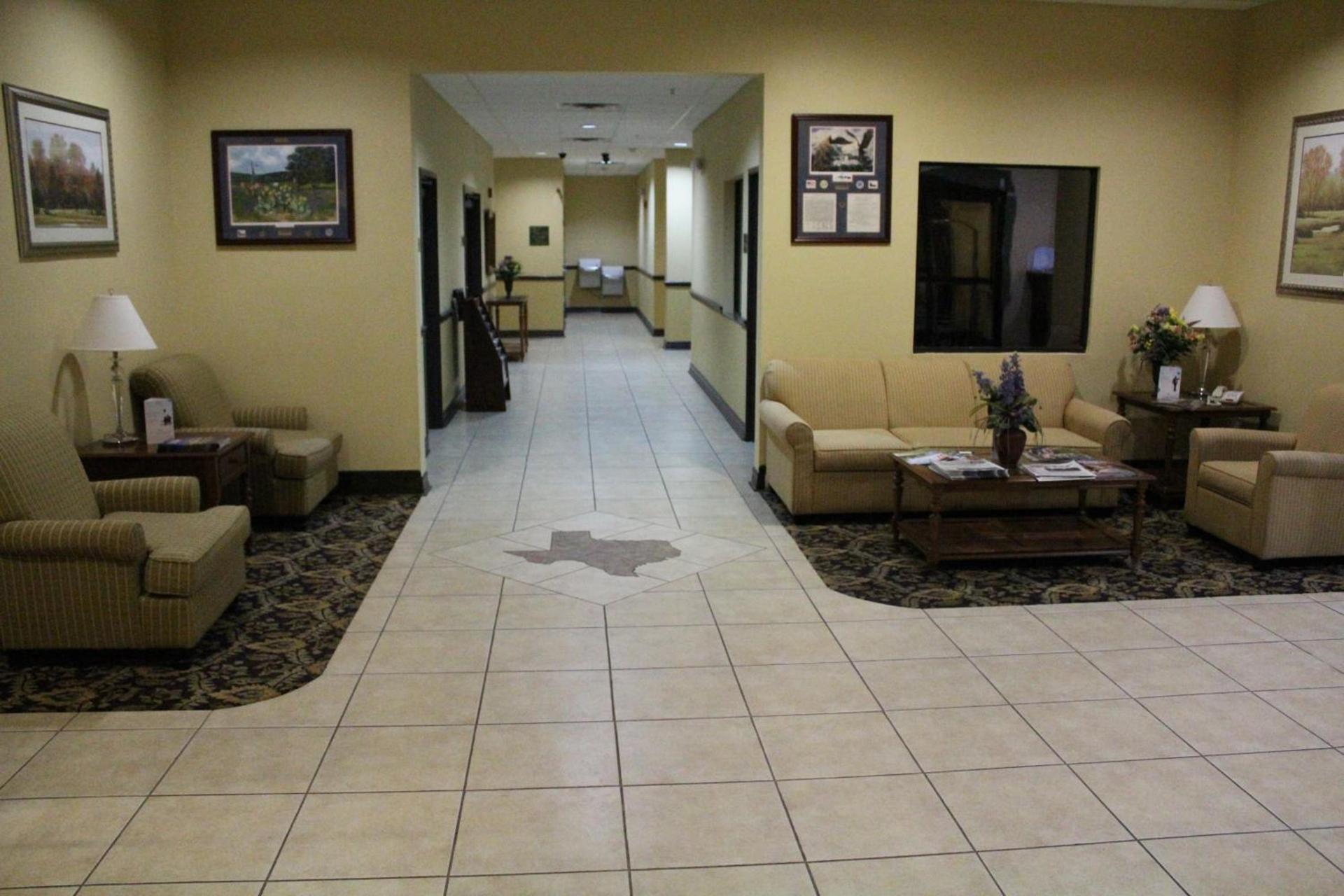 Days Inn by Wyndham Salado photo 4