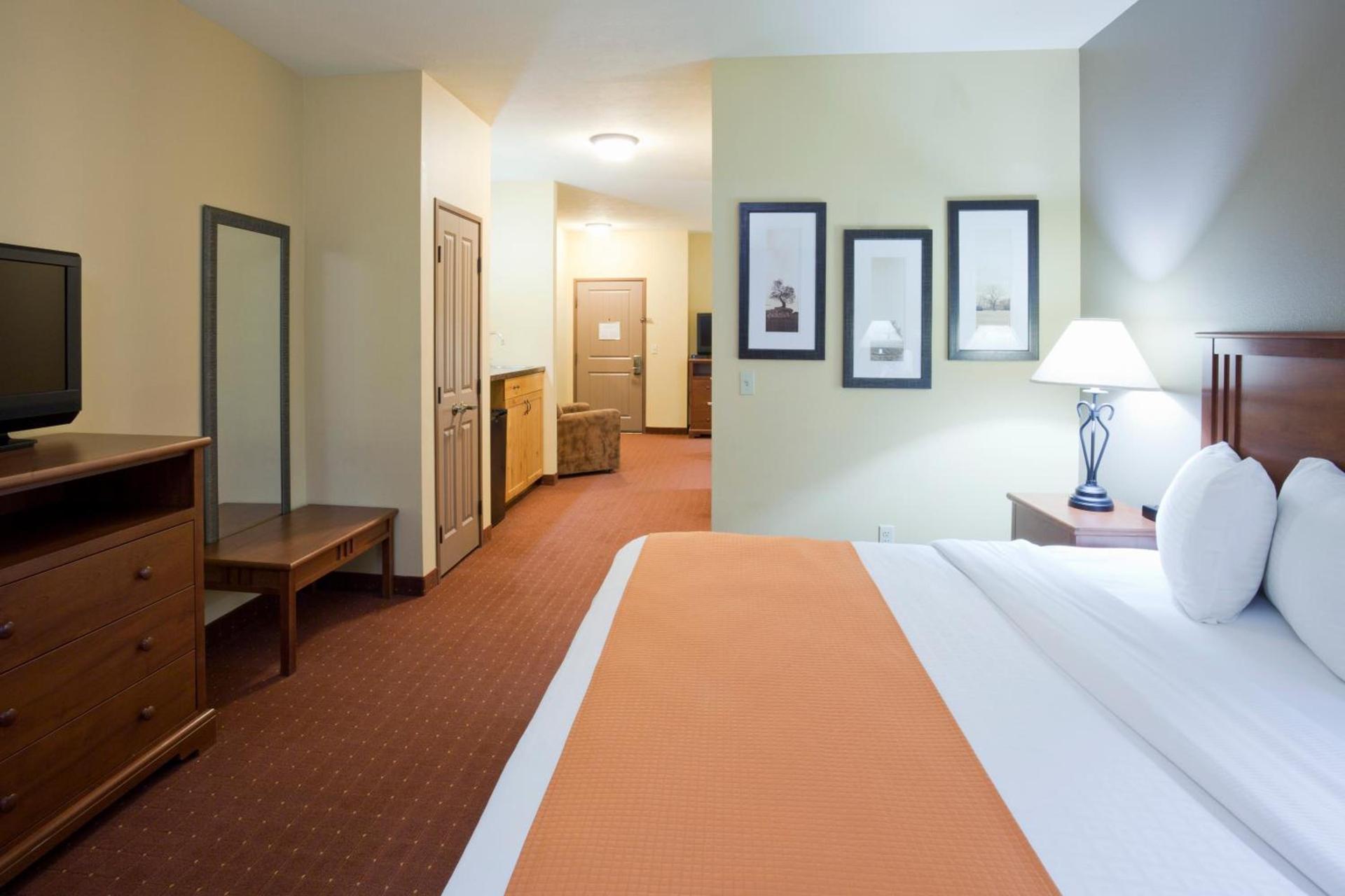 AmericInn by Wyndham Fargo Medical Center photo 36