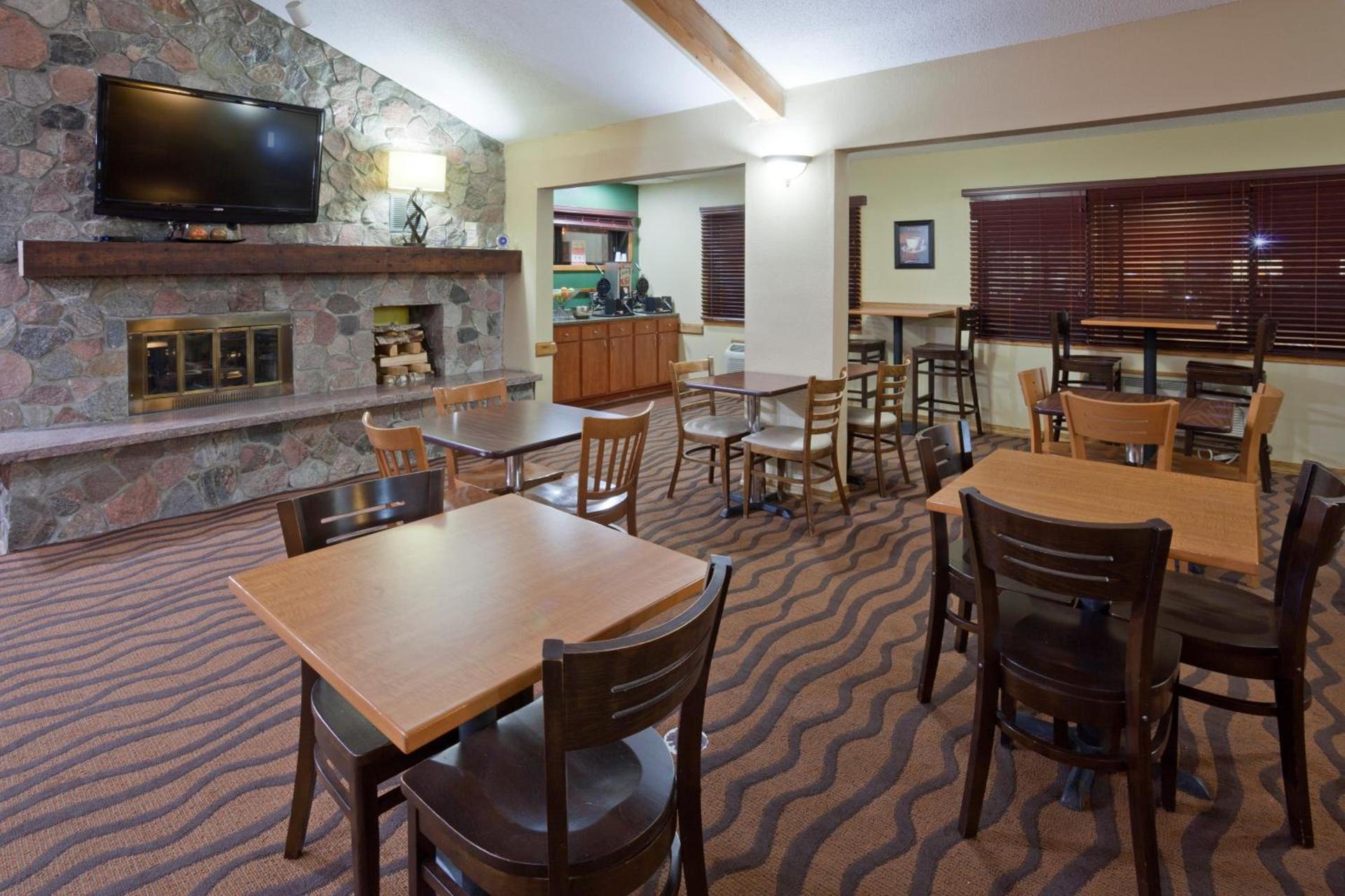 AmericInn by Wyndham Fargo West Acres photo 30