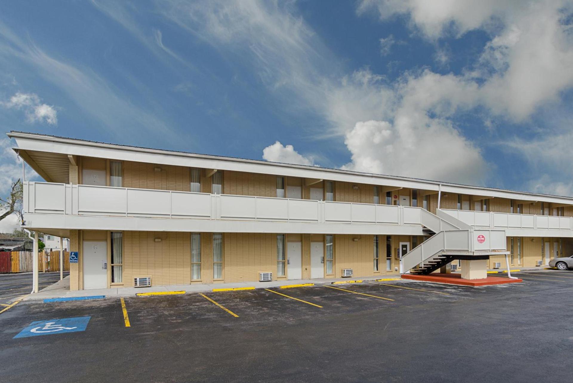 Alamo Inn & Suites photo 1
