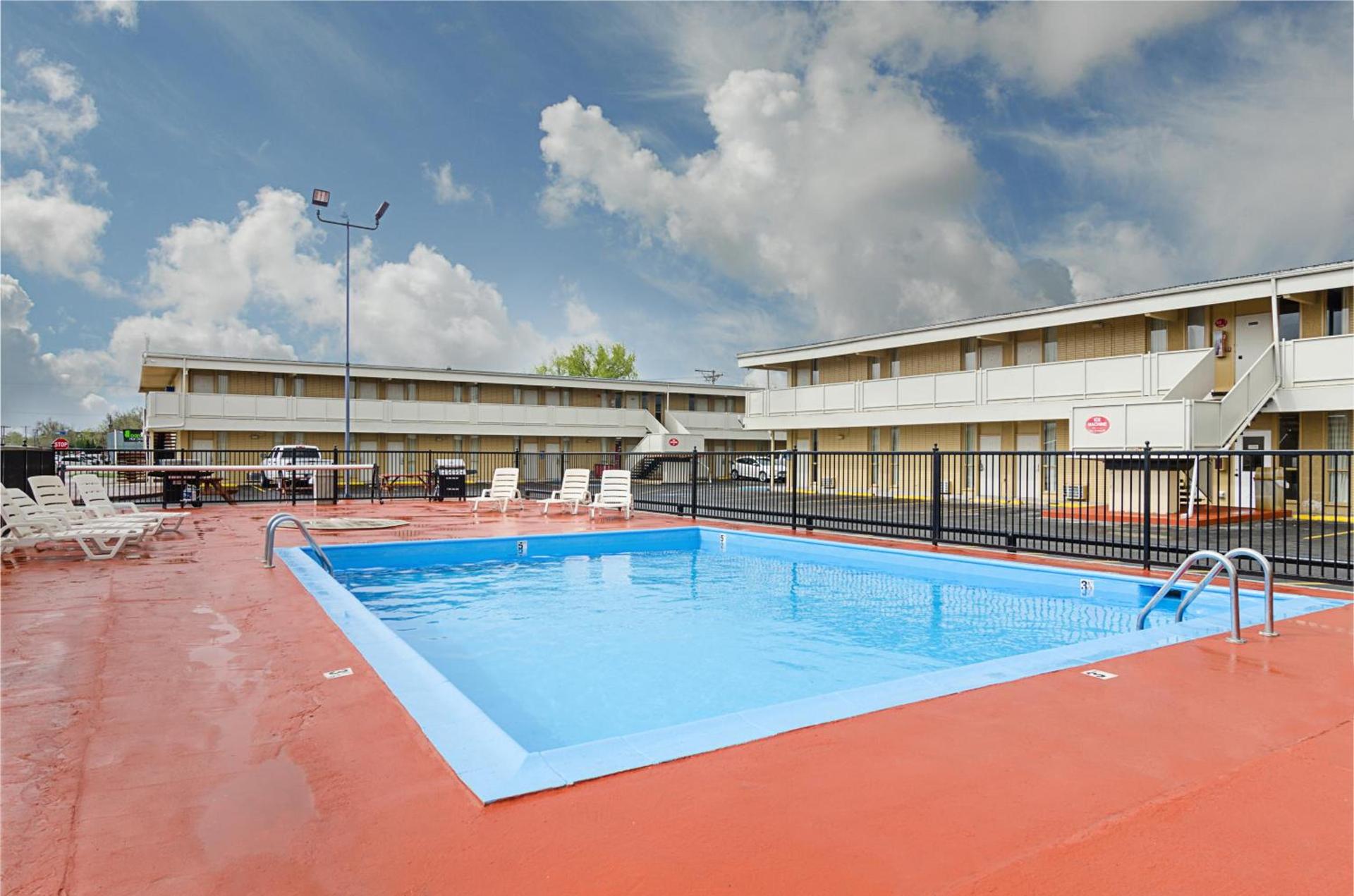 Alamo Inn & Suites photo 5