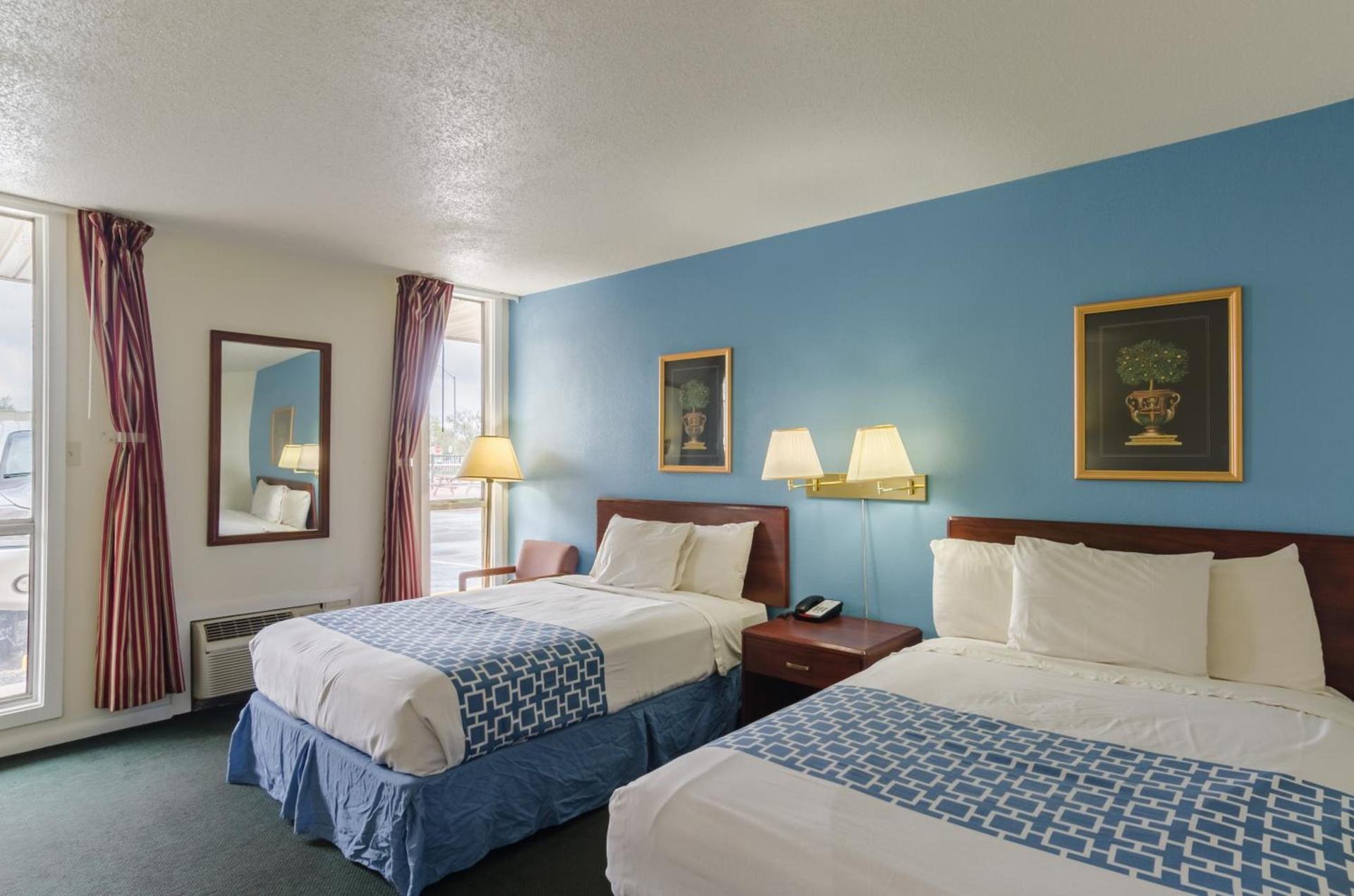 Alamo Inn & Suites photo 11