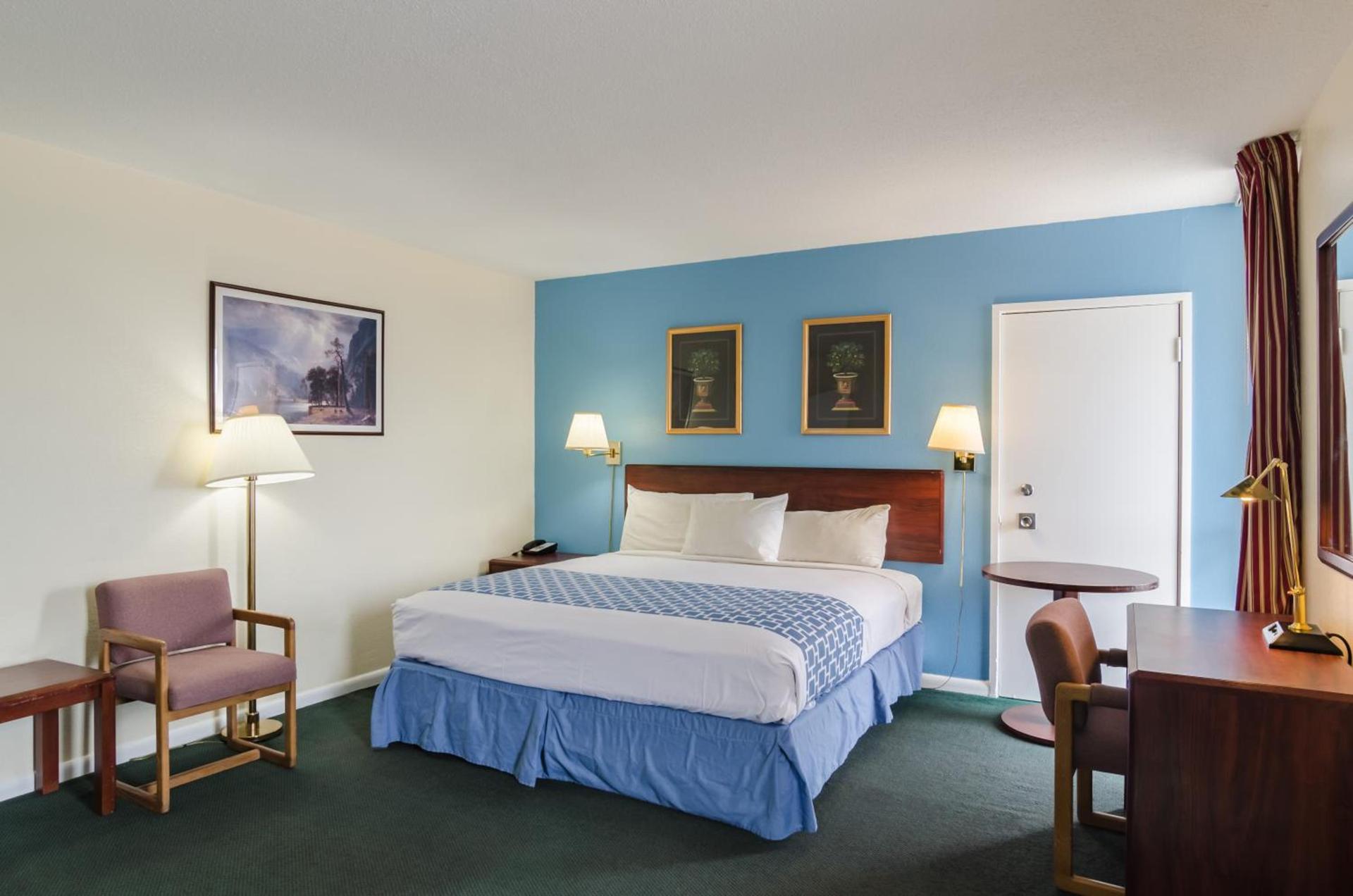 Alamo Inn & Suites photo 12