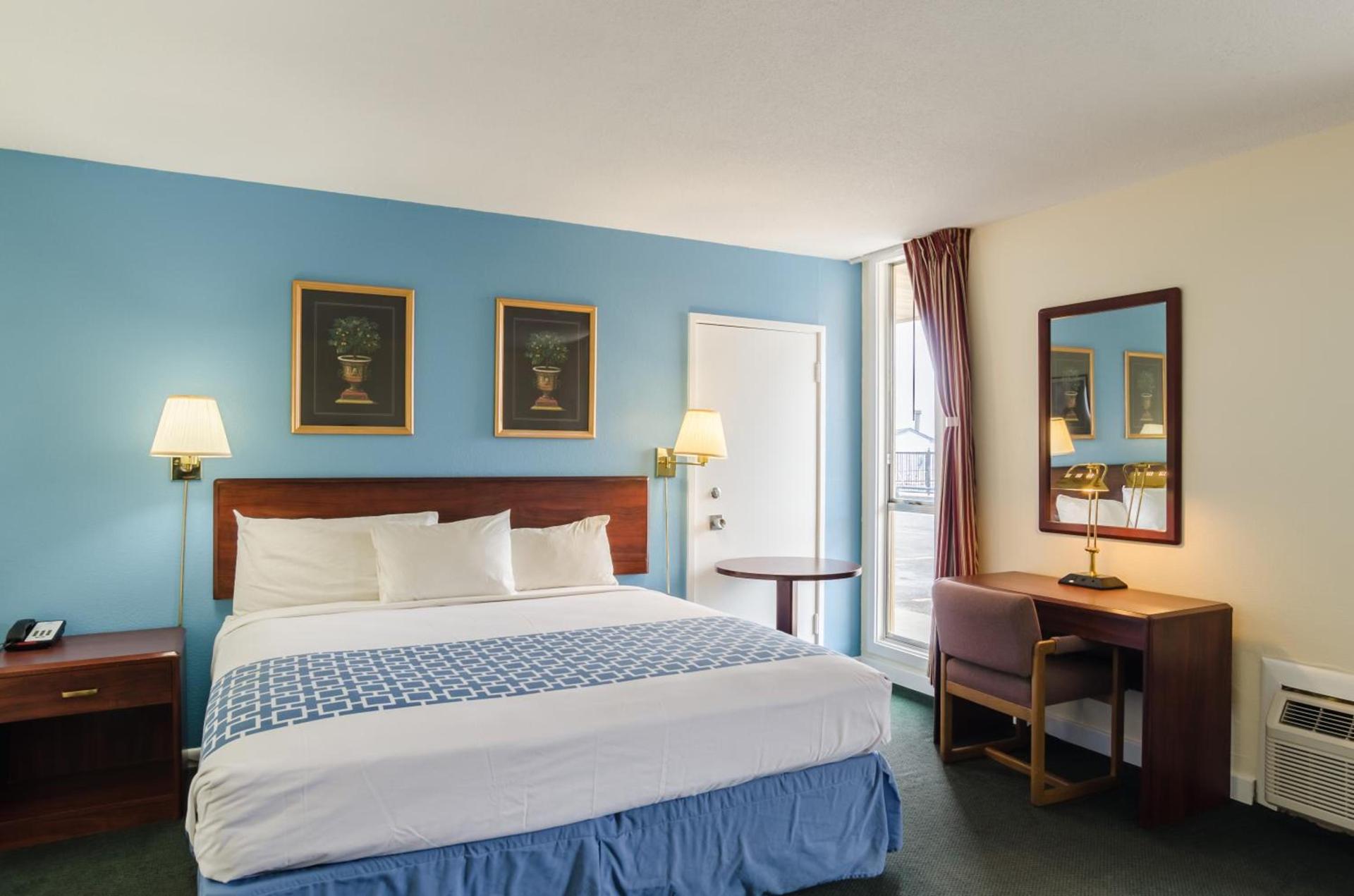 Alamo Inn & Suites photo 13