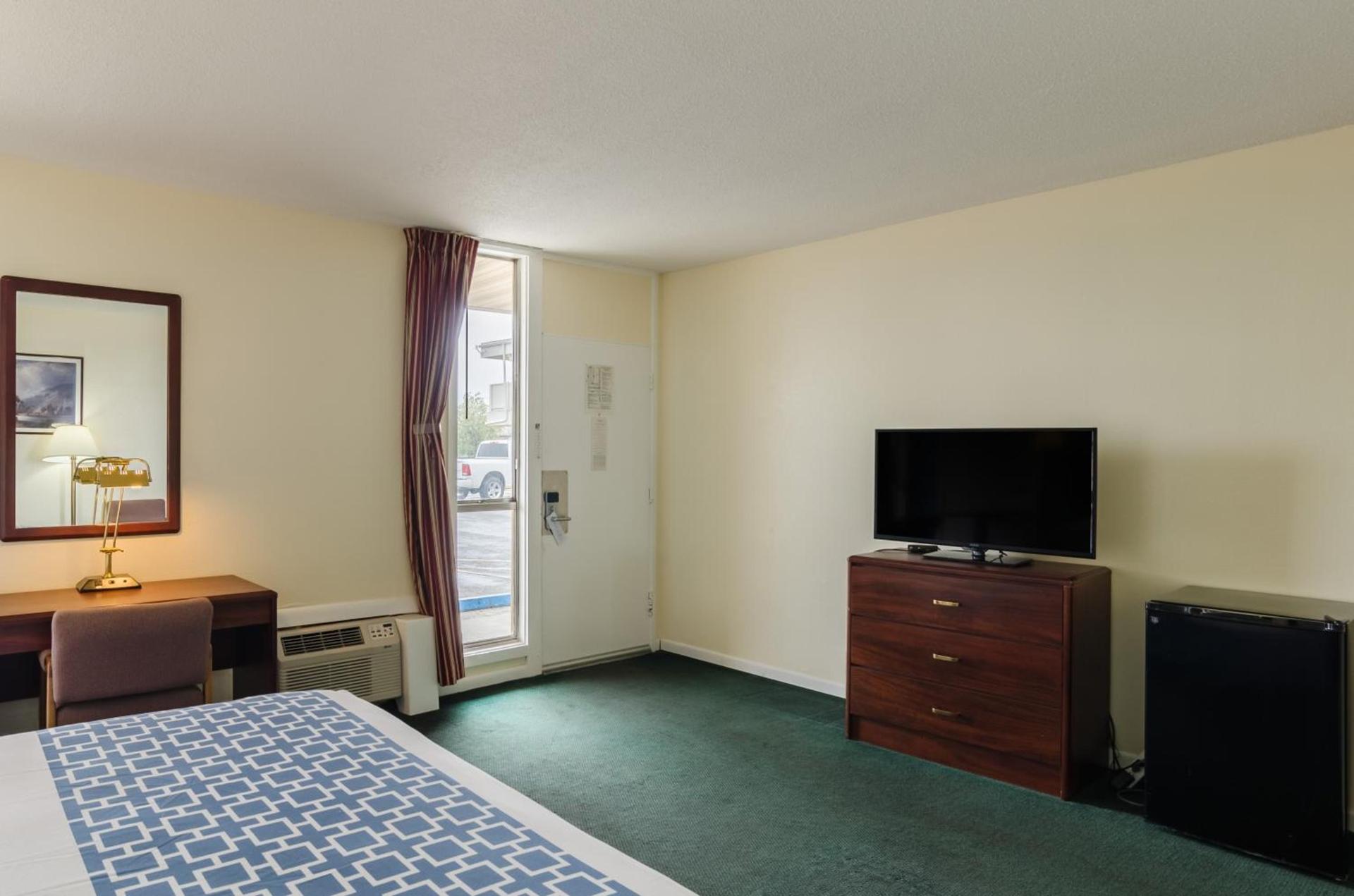 Alamo Inn & Suites photo 14