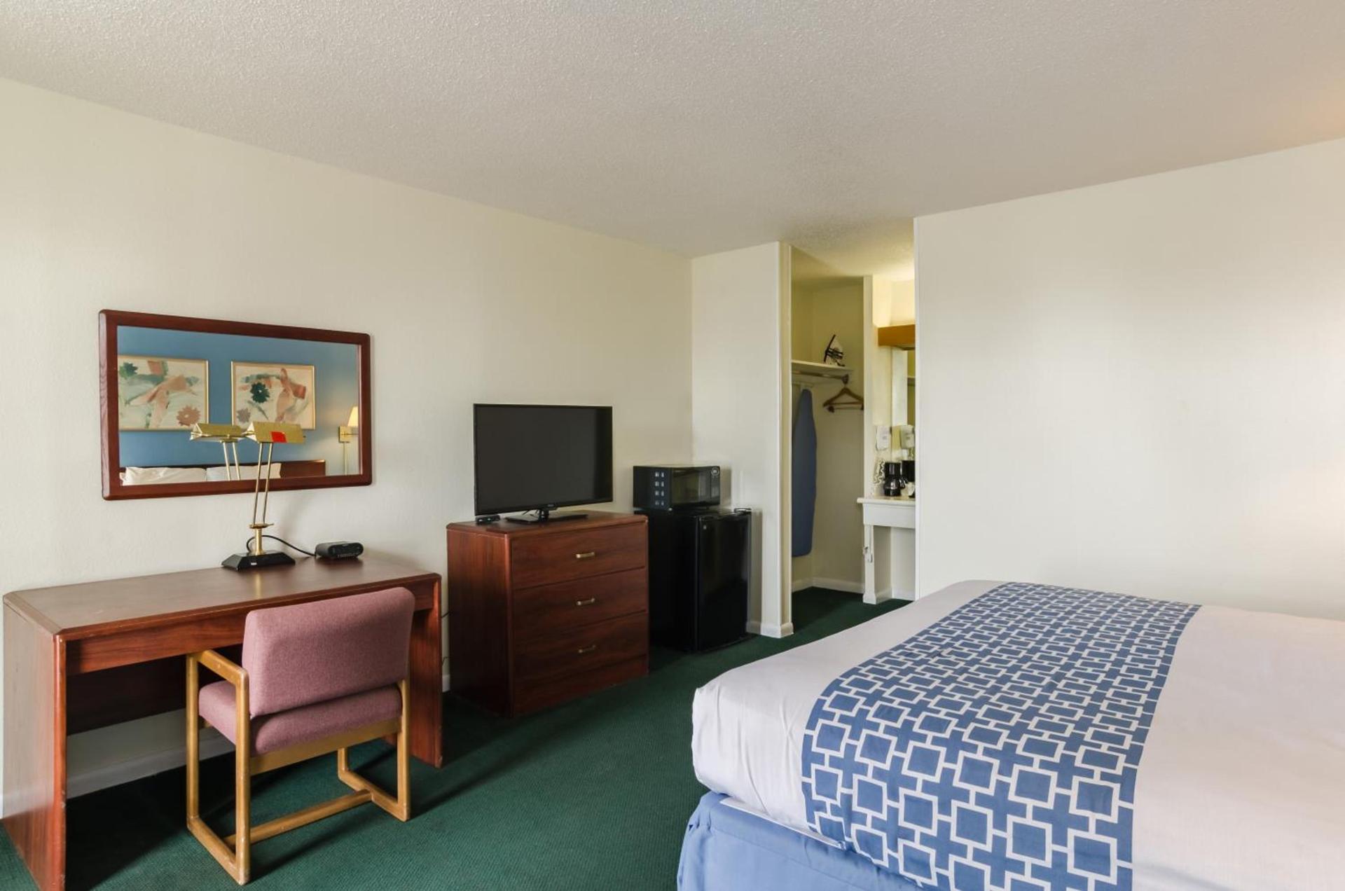 Alamo Inn & Suites photo 15