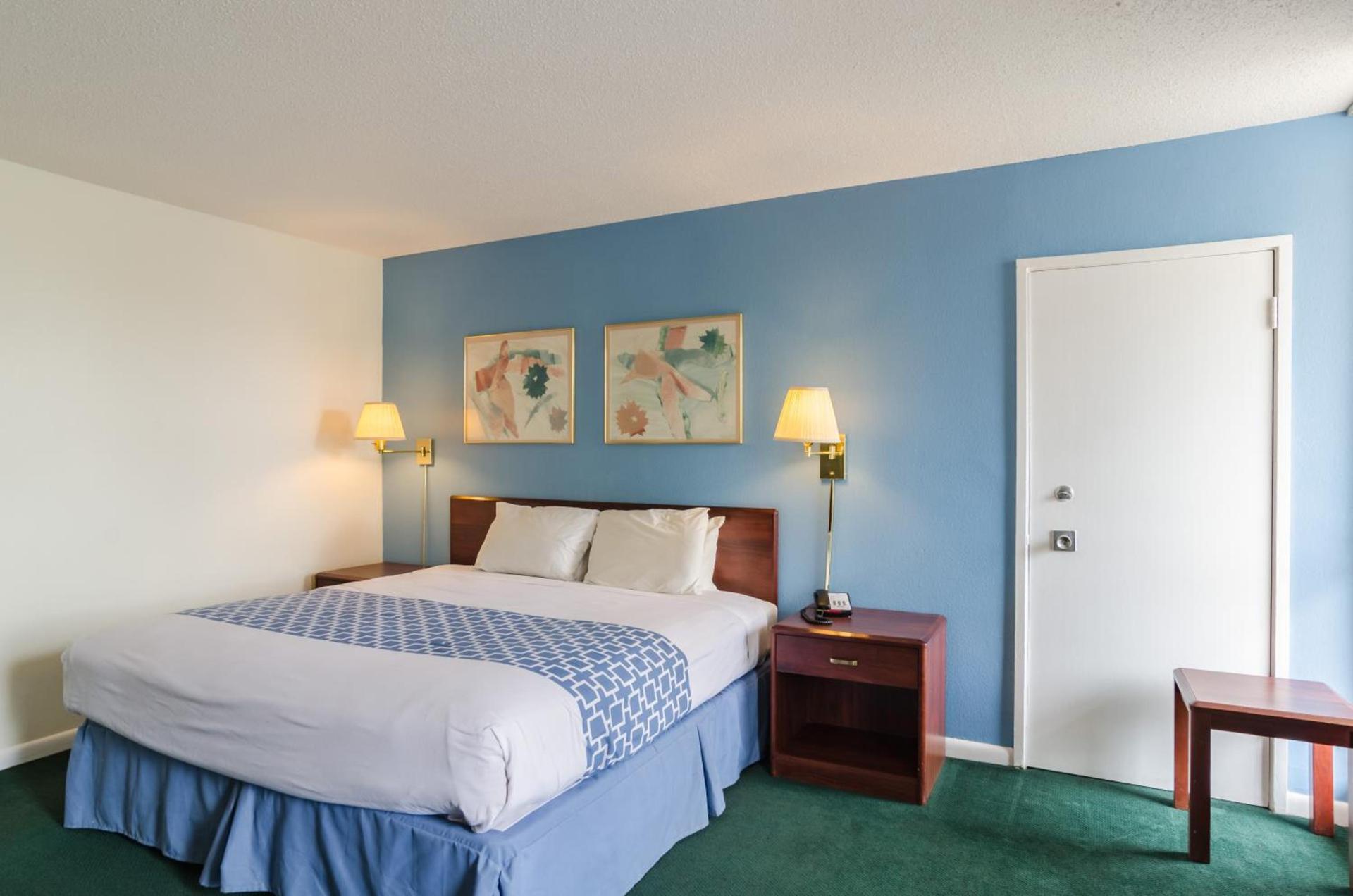 Alamo Inn & Suites photo 38