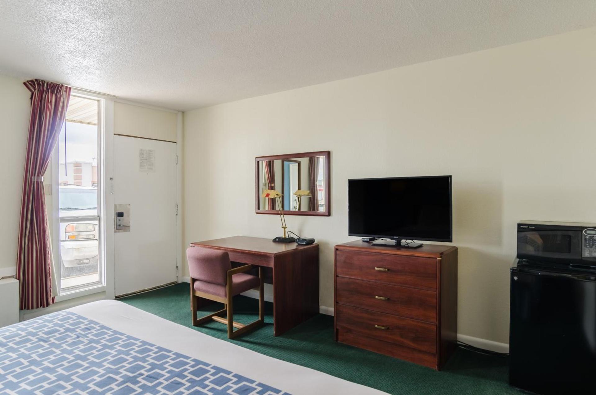 Alamo Inn & Suites photo 16