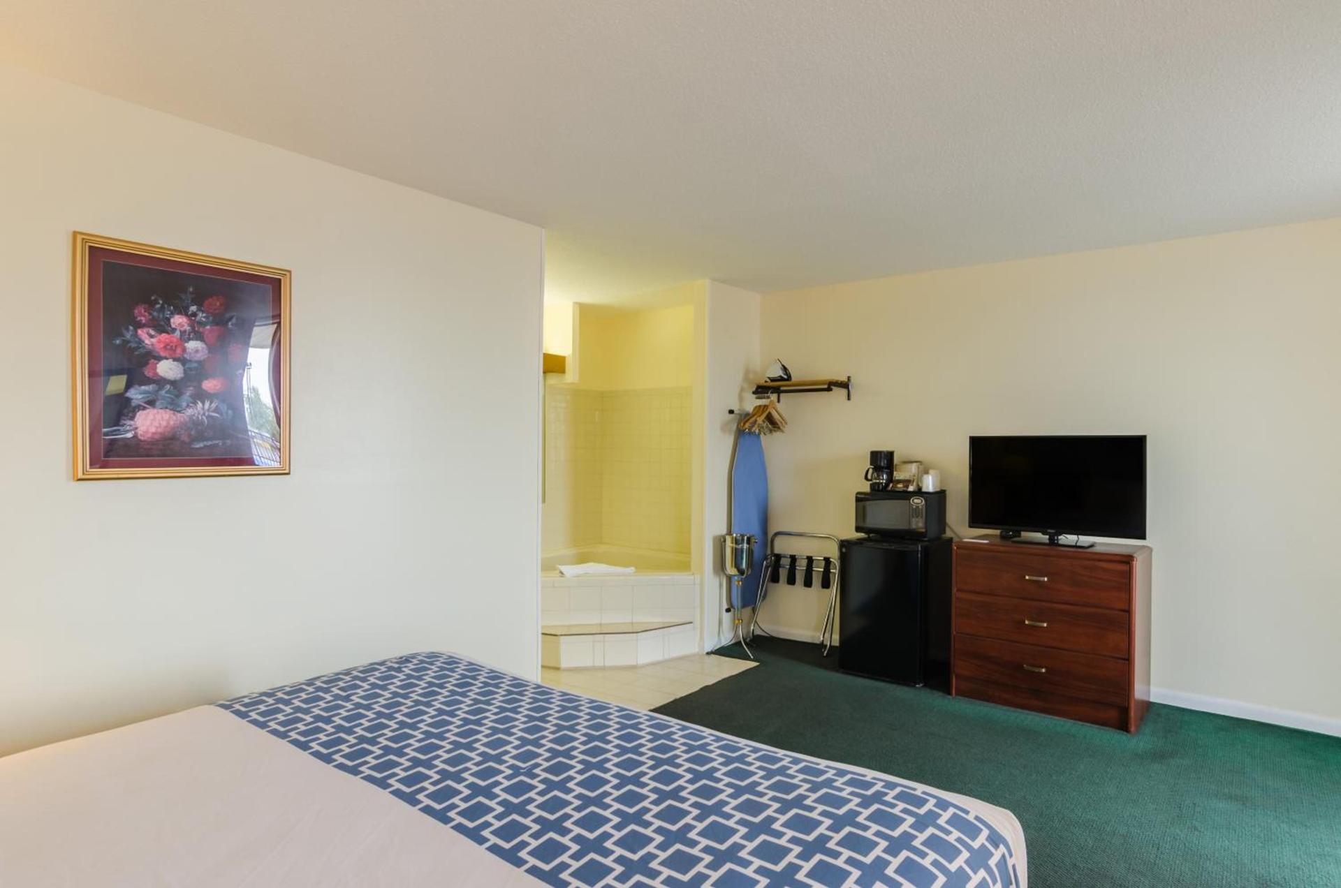 Alamo Inn & Suites photo 20