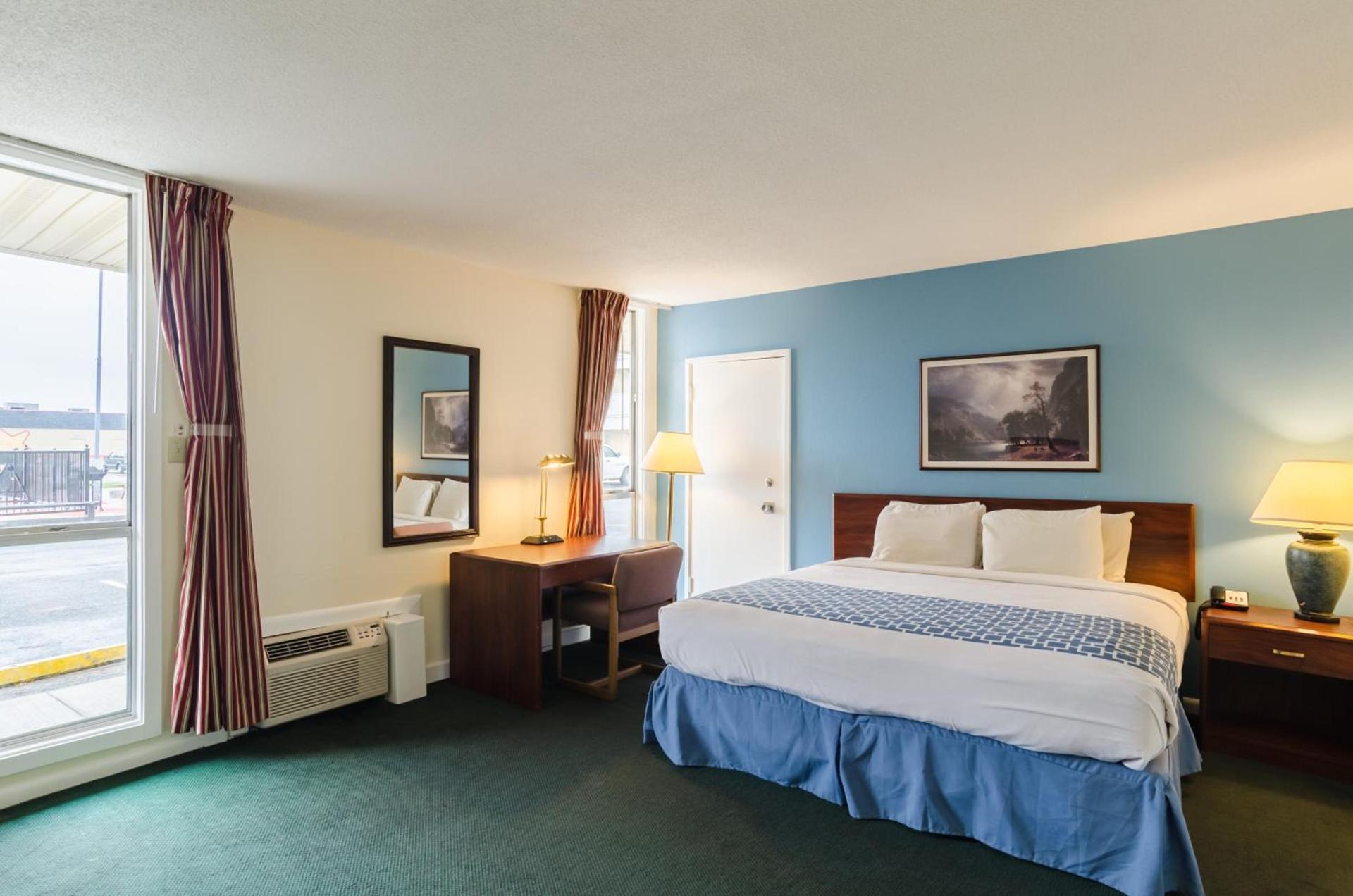 Alamo Inn & Suites photo 21