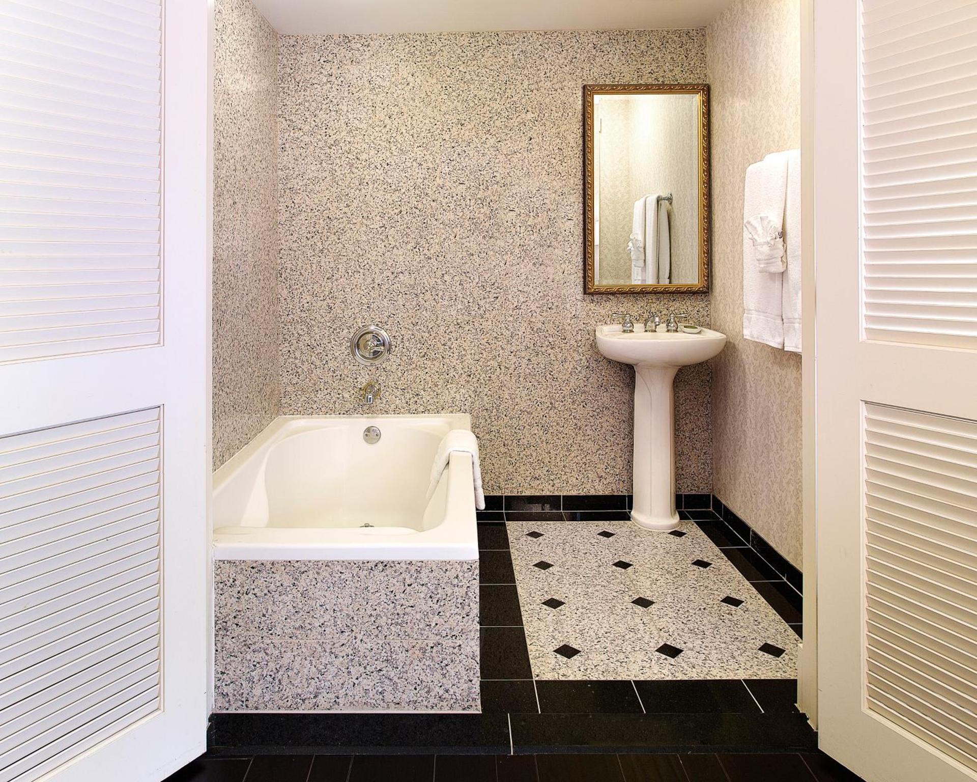 The Whitehall Houston photo 40