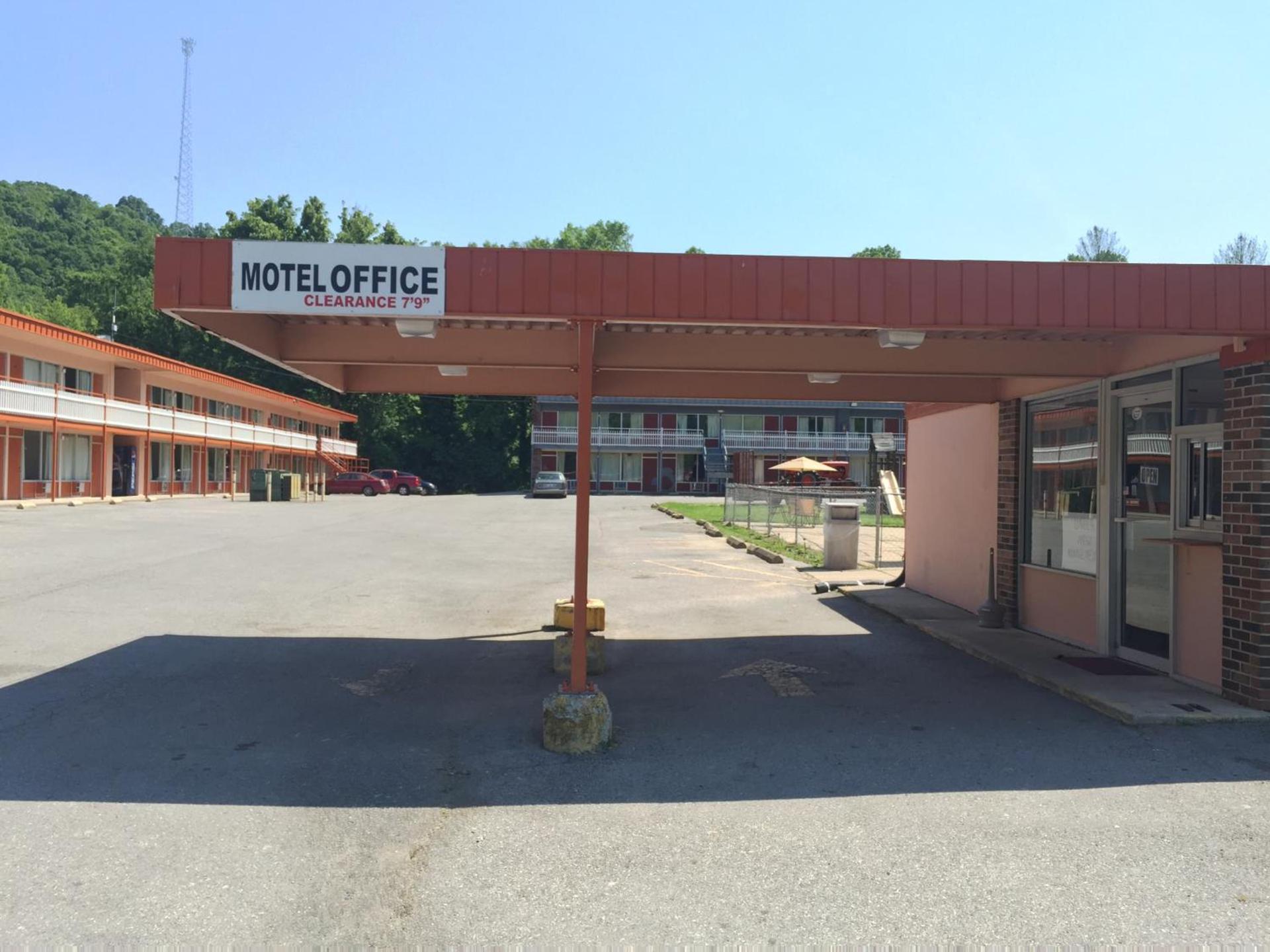 Daniel Boone Motor Inn photo 16