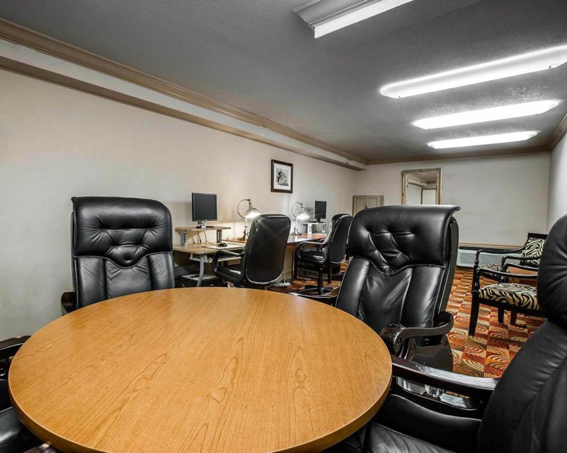Ramada by Wyndham Birmingham Airport photo 31
