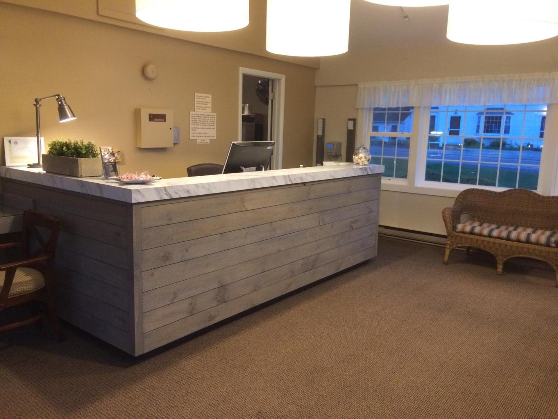 Holiday Hill Inn & Suites photo 2