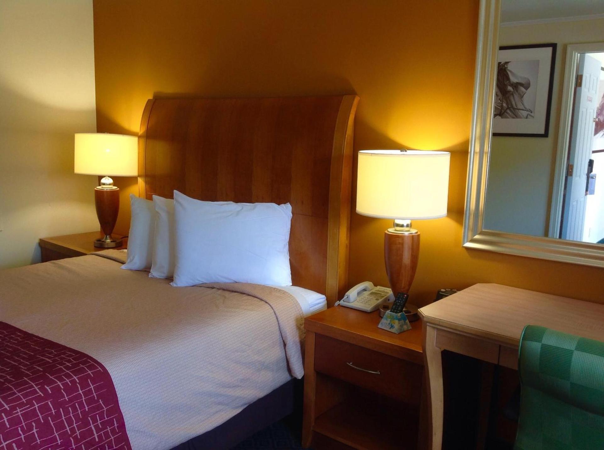 Pilgrim Inn & Cottages photo 18