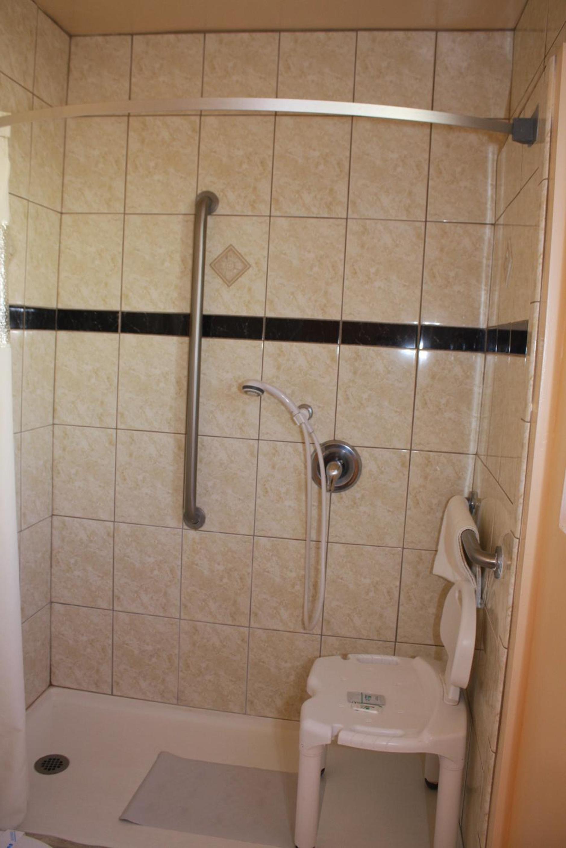 Budget Inn photo 3