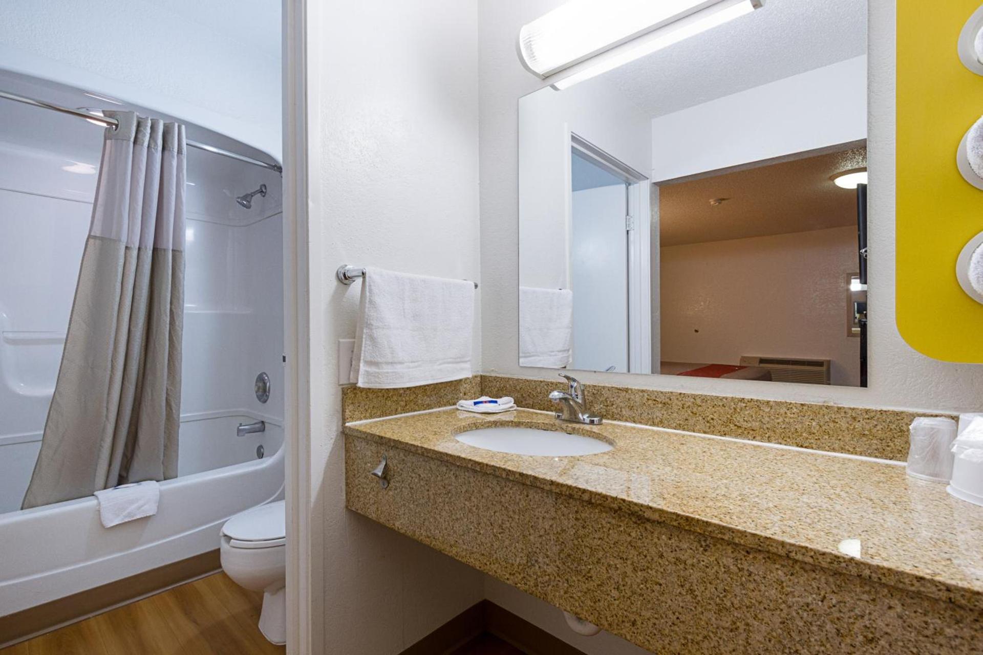 Motel 6-Mesa, AZ - South photo 29