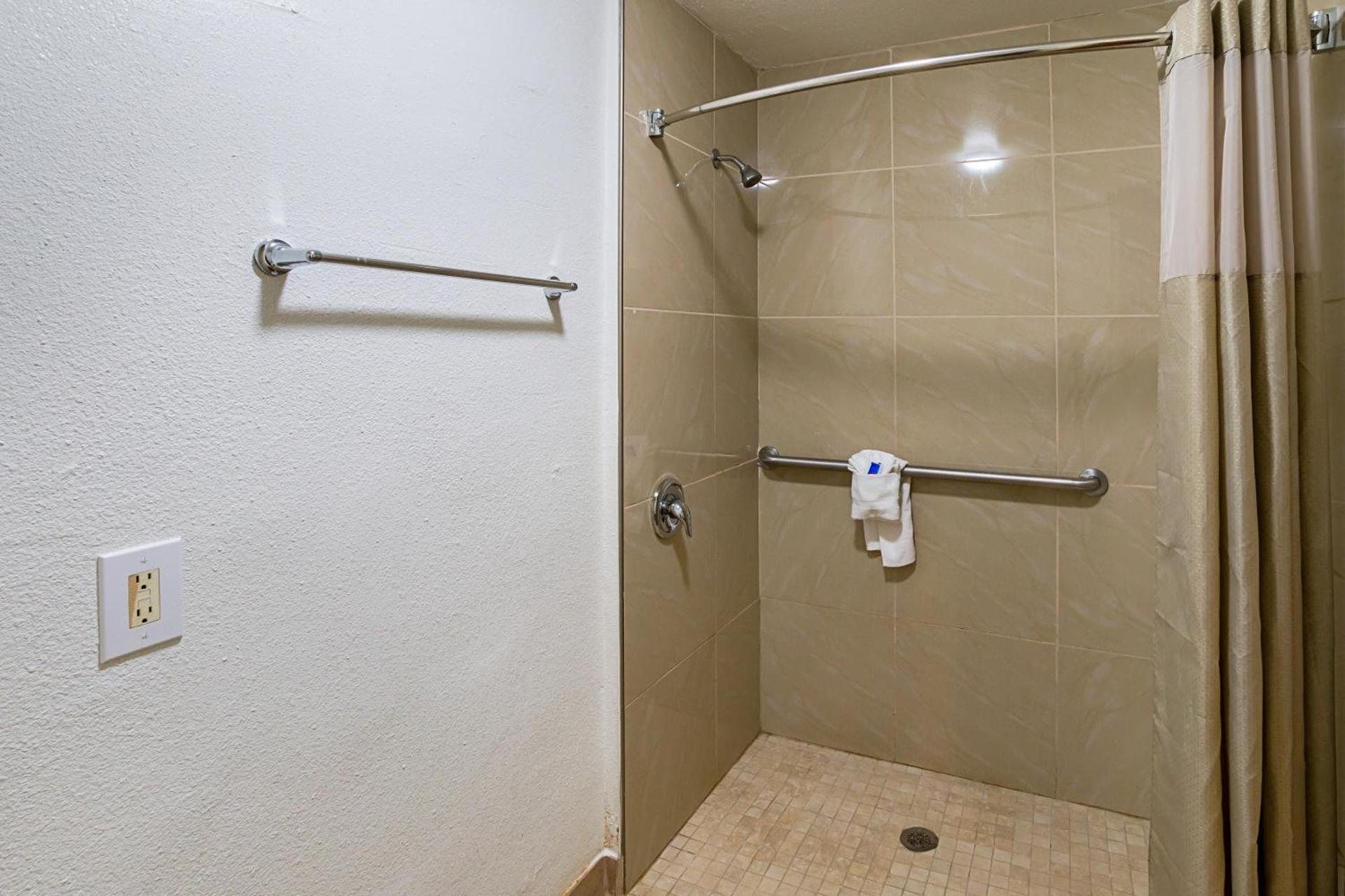Motel 6-Grand Prairie, TX - Near Six Flags Drive photo 26
