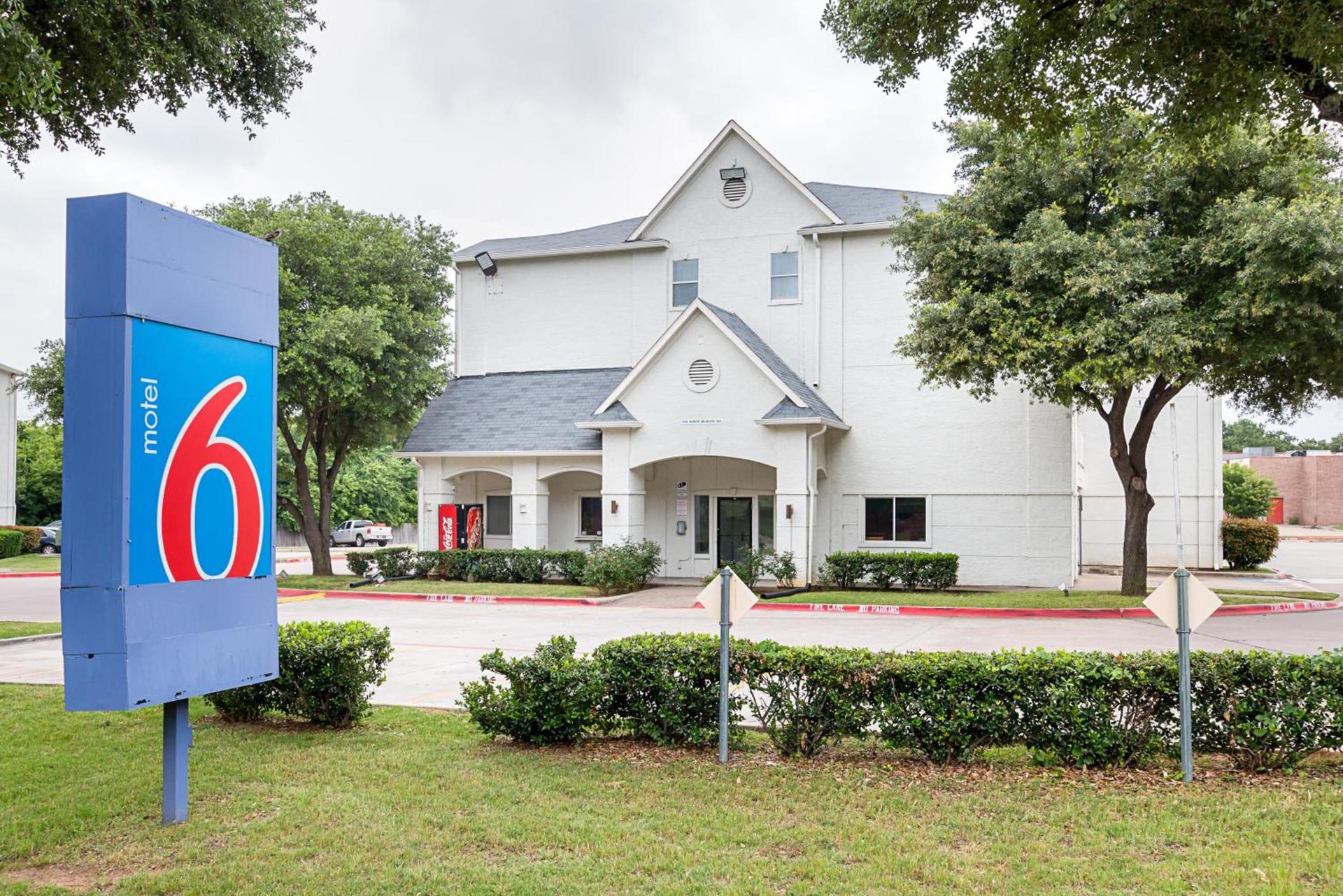 Motel 6-Grand Prairie, TX - Near Six Flags Drive photo 2