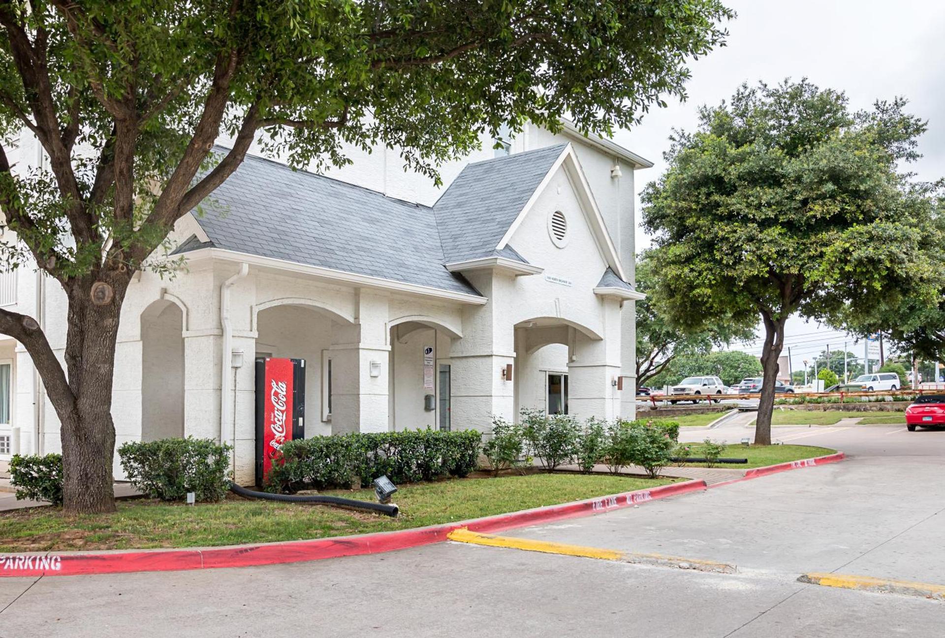 Motel 6-Grand Prairie, TX - Near Six Flags Drive photo 4
