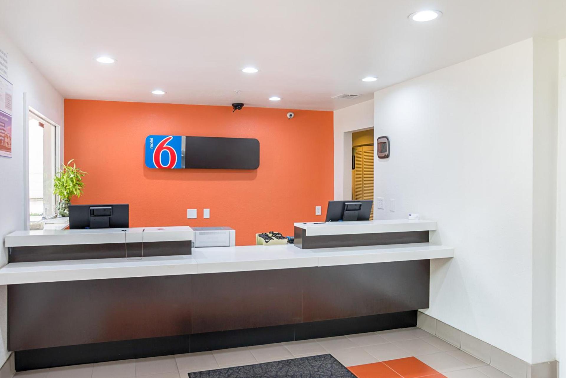 Motel 6-Grand Prairie, TX - Near Six Flags Drive photo 7