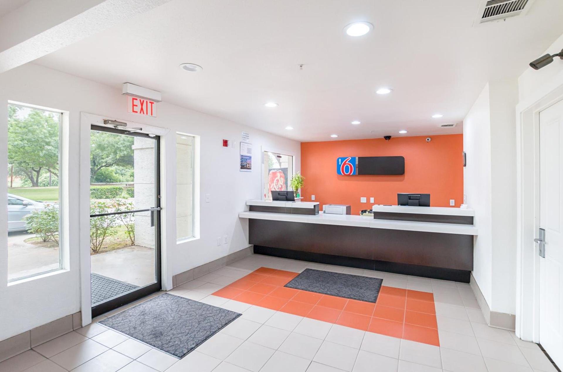 Motel 6-Grand Prairie, TX - Near Six Flags Drive photo 8
