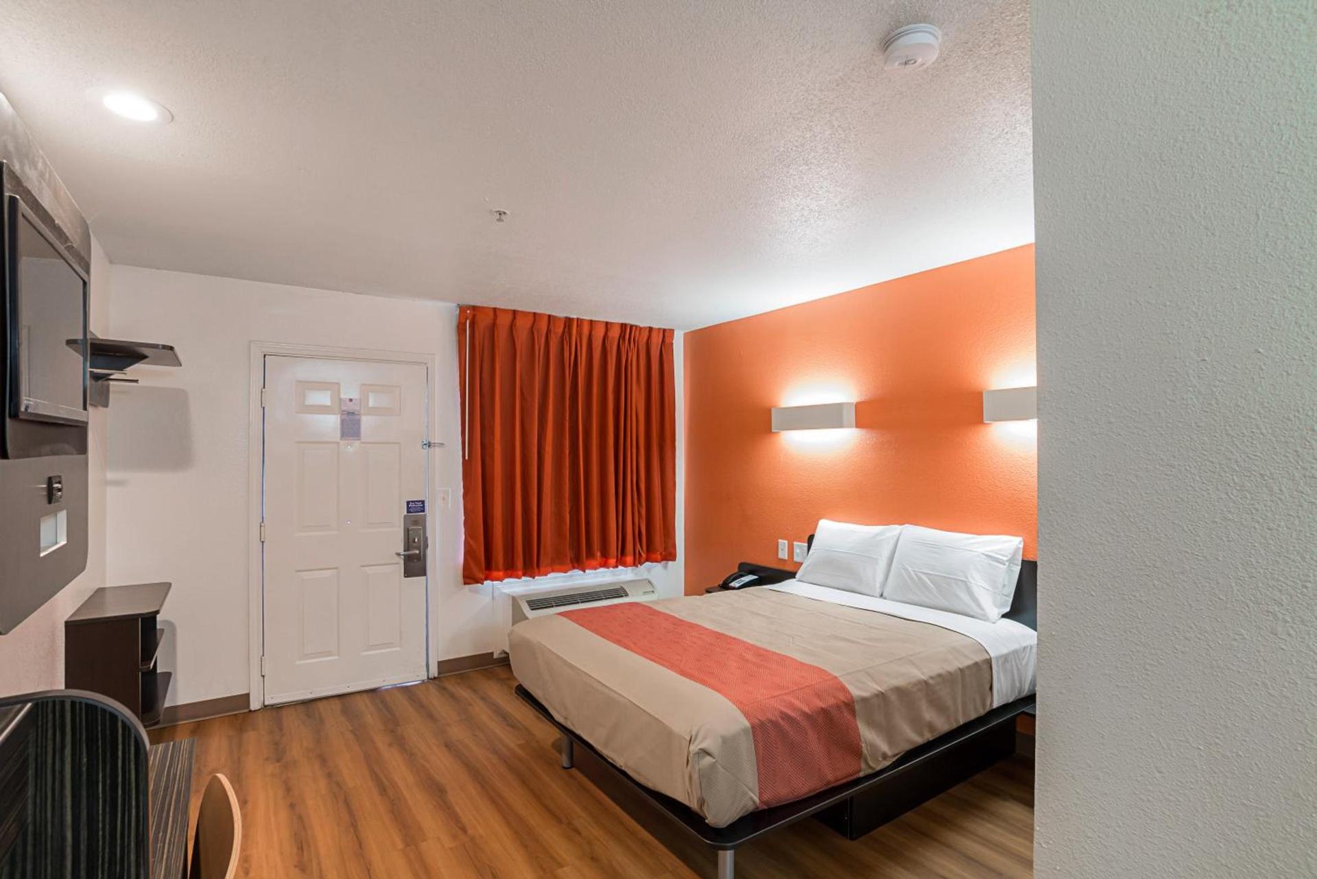 Motel 6-Grand Prairie, TX - Near Six Flags Drive photo 17