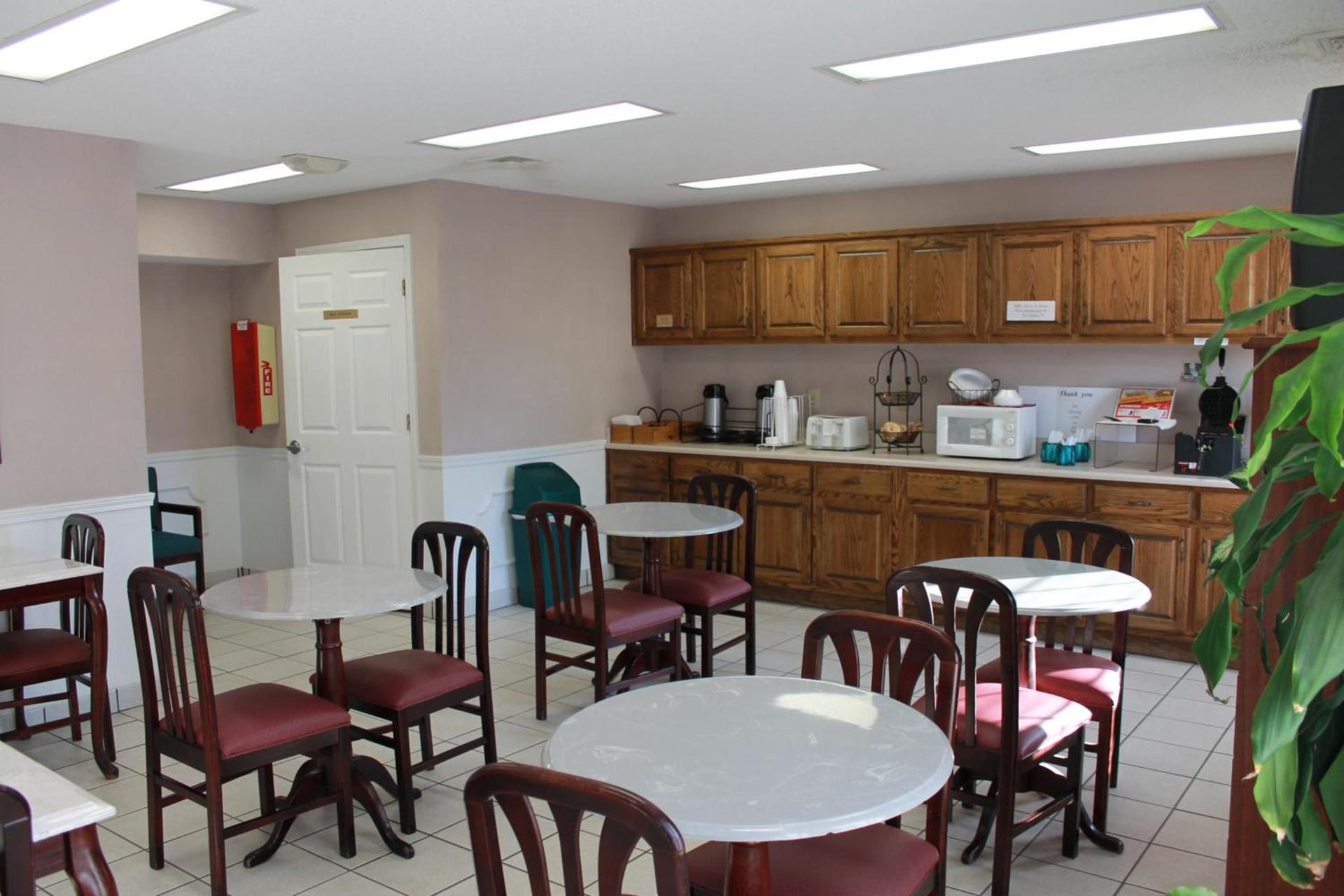 American Motel - Lenoir photo 17