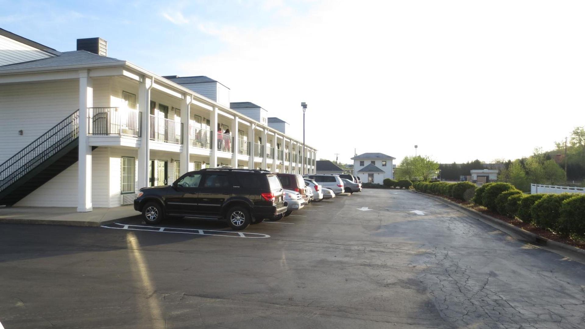 American Motel - Lenoir photo 9